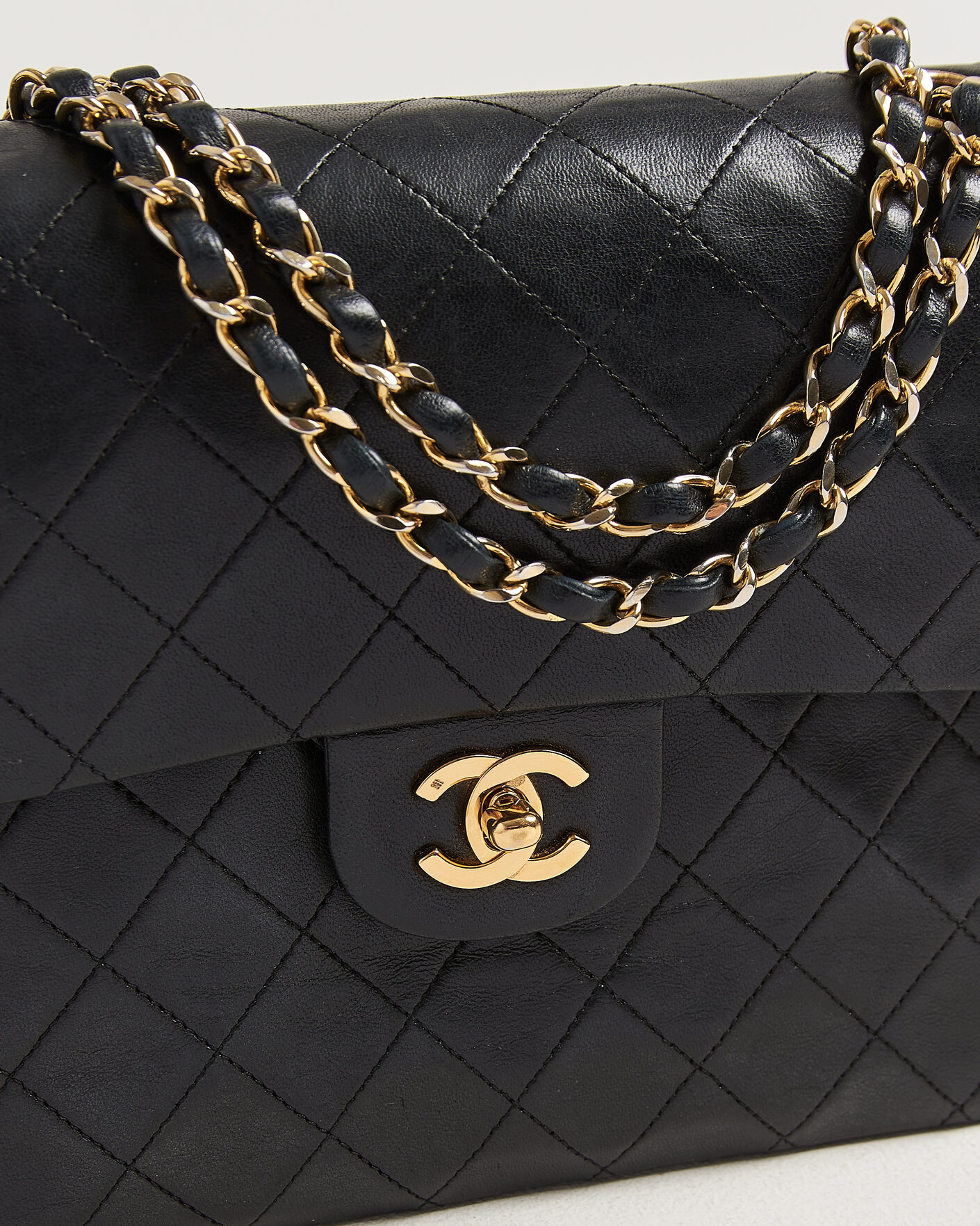 Uomini | Pre-Owned & Vintage Bags | Chanel Pre-Owned | Classic Medium Square Double Flap Bag Lambskin Black