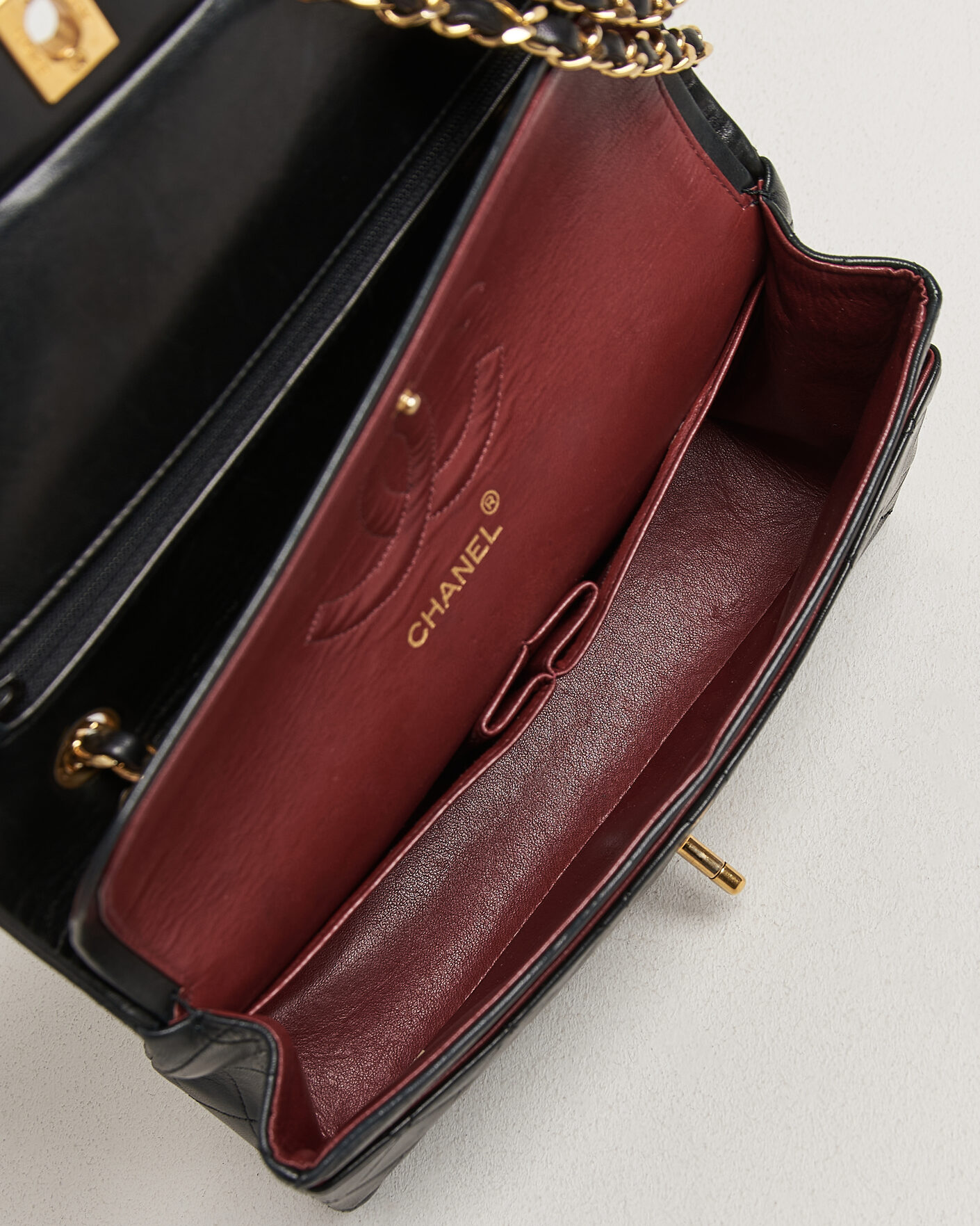 Uomini | Pre-Owned & Vintage Bags | Chanel Pre-Owned | Classic Medium Double Flap Bag Lambskin Black