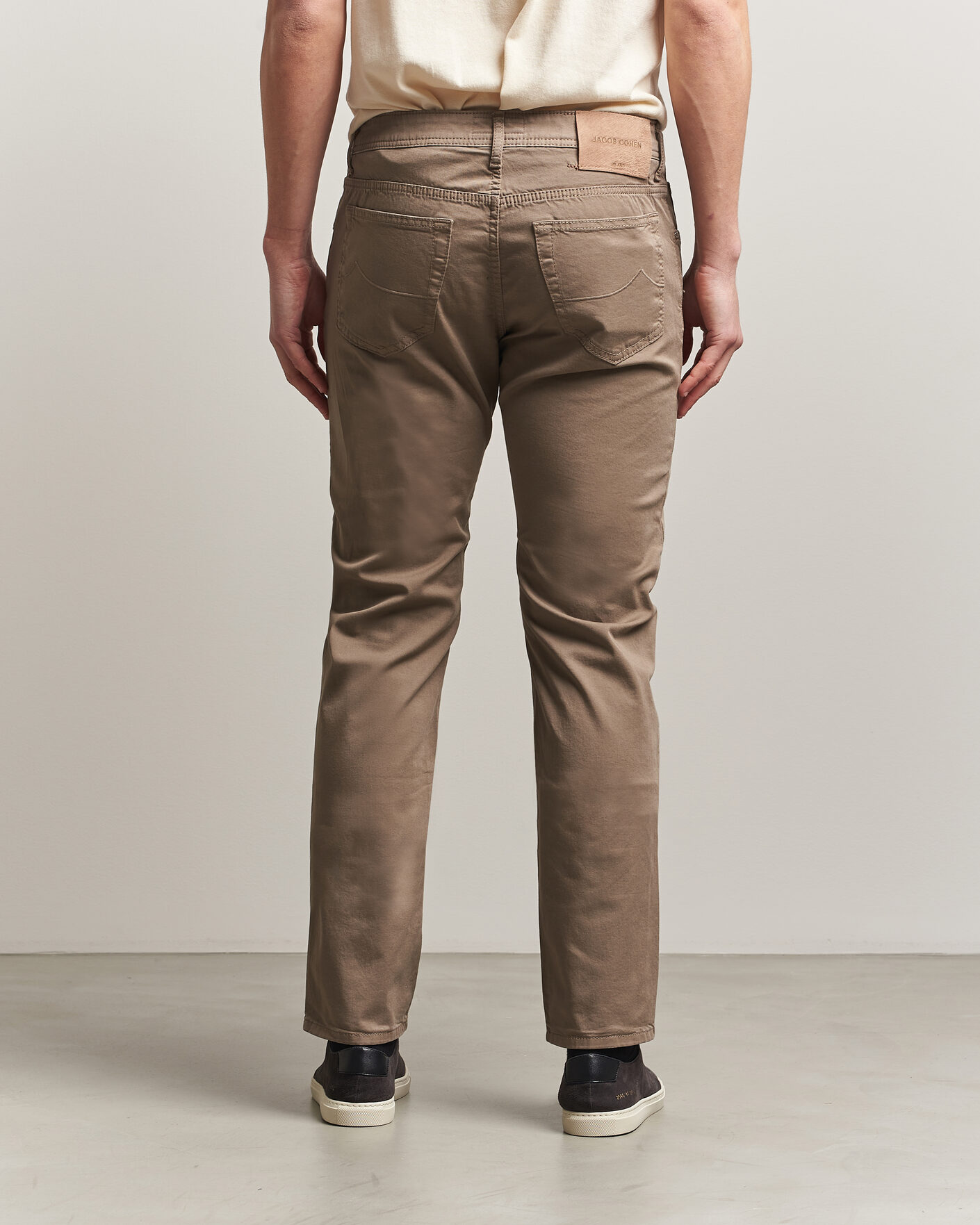 Uomini | Pantaloni | Jacob Cohën | Bard Garment Dyed Gabardine Trousers Khaki Beige