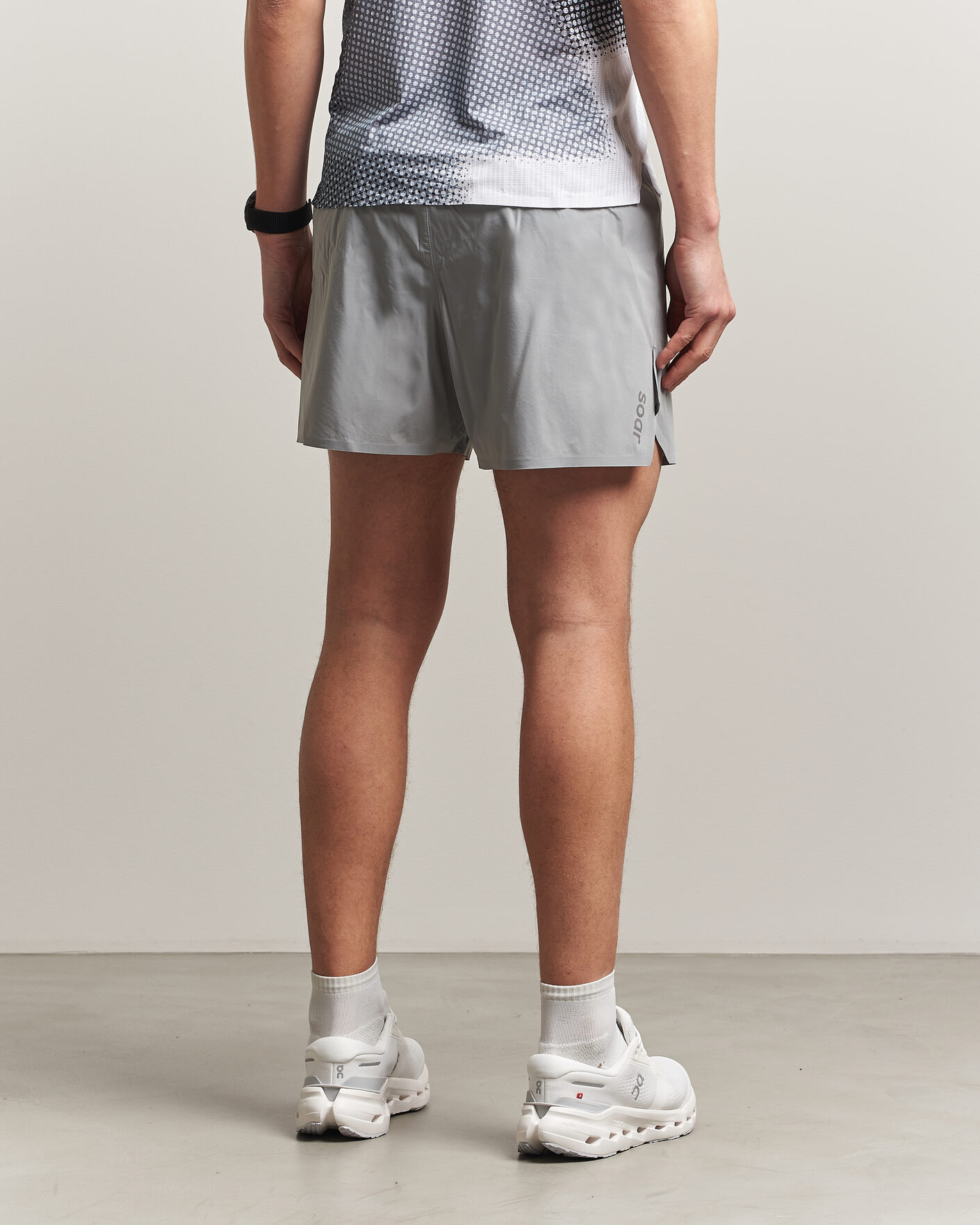 Uomini | Pantaloncini | SOAR Running | Run Short Silver Grey