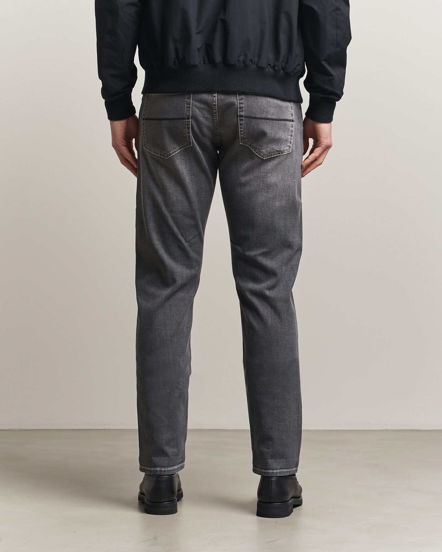 Uomini | Jeans | Tramarossa | Michelangelo Contrast Seam Stretch Jeans Dark Grey