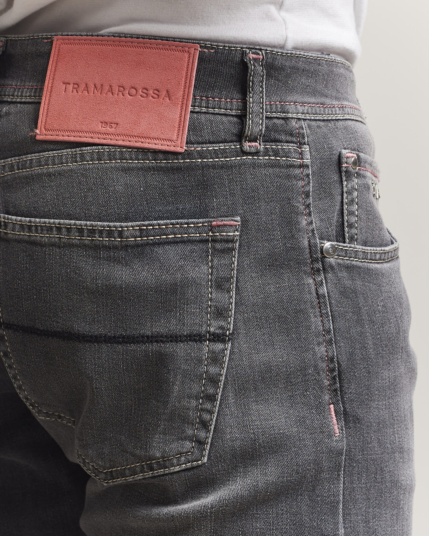Uomini | Jeans | Tramarossa | Michelangelo Contrast Seam Stretch Jeans Dark Grey