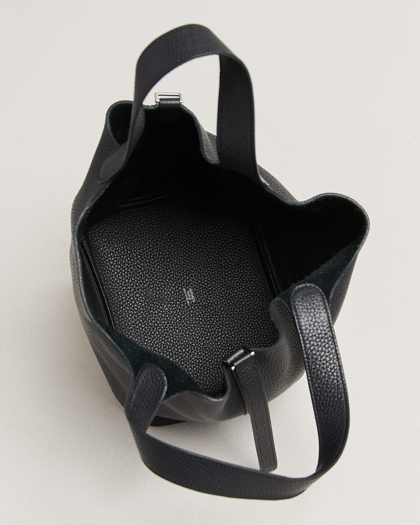 Uomini | Pre-Owned & Vintage Bags | Hermès Pre-Owned | Picotin Lock 22 Taurillon Clemence Leather Black