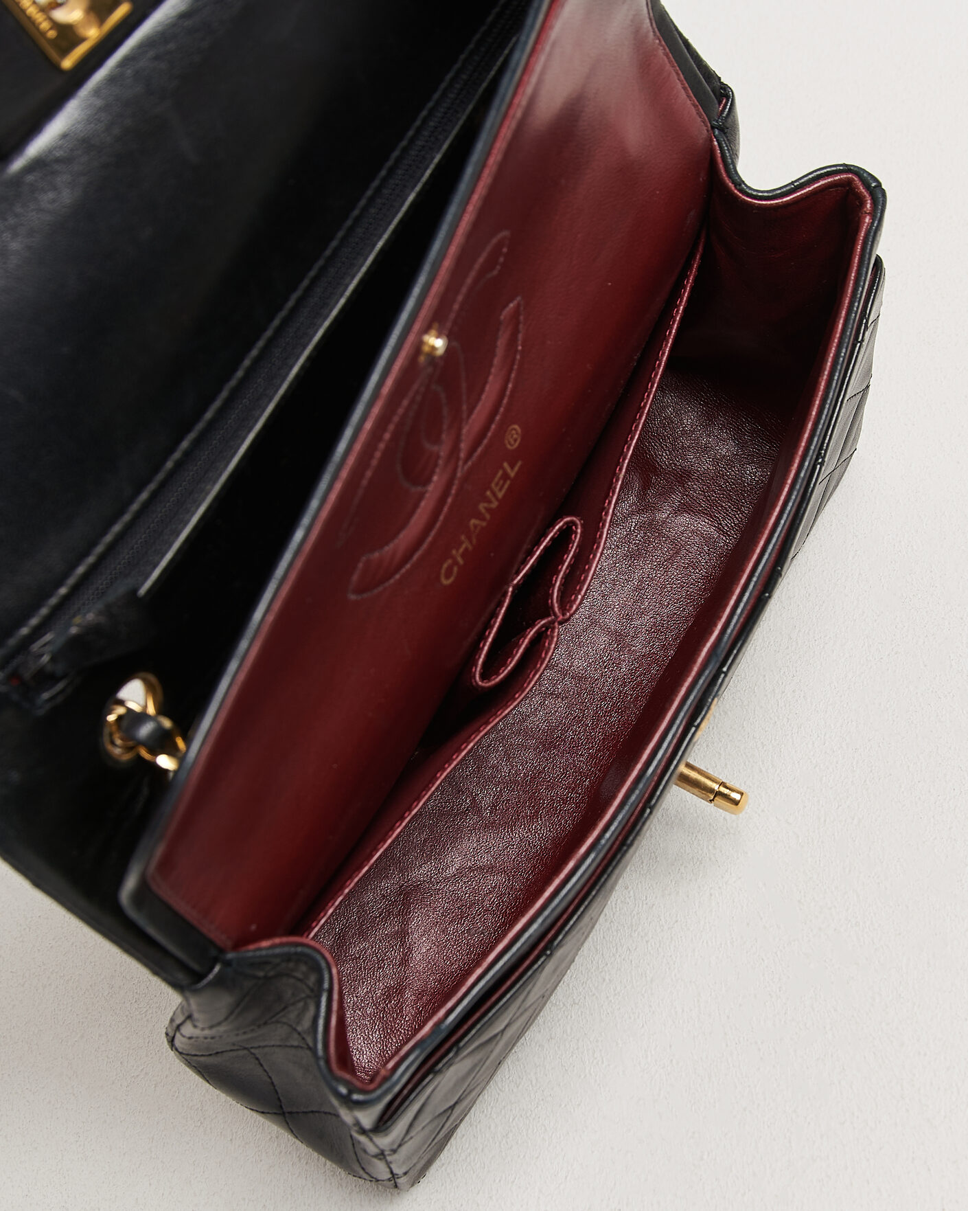 Uomini | Pre-Owned & Vintage Bags | Chanel Pre-Owned | Classic Medium Double Flap Bag Lambskin Black