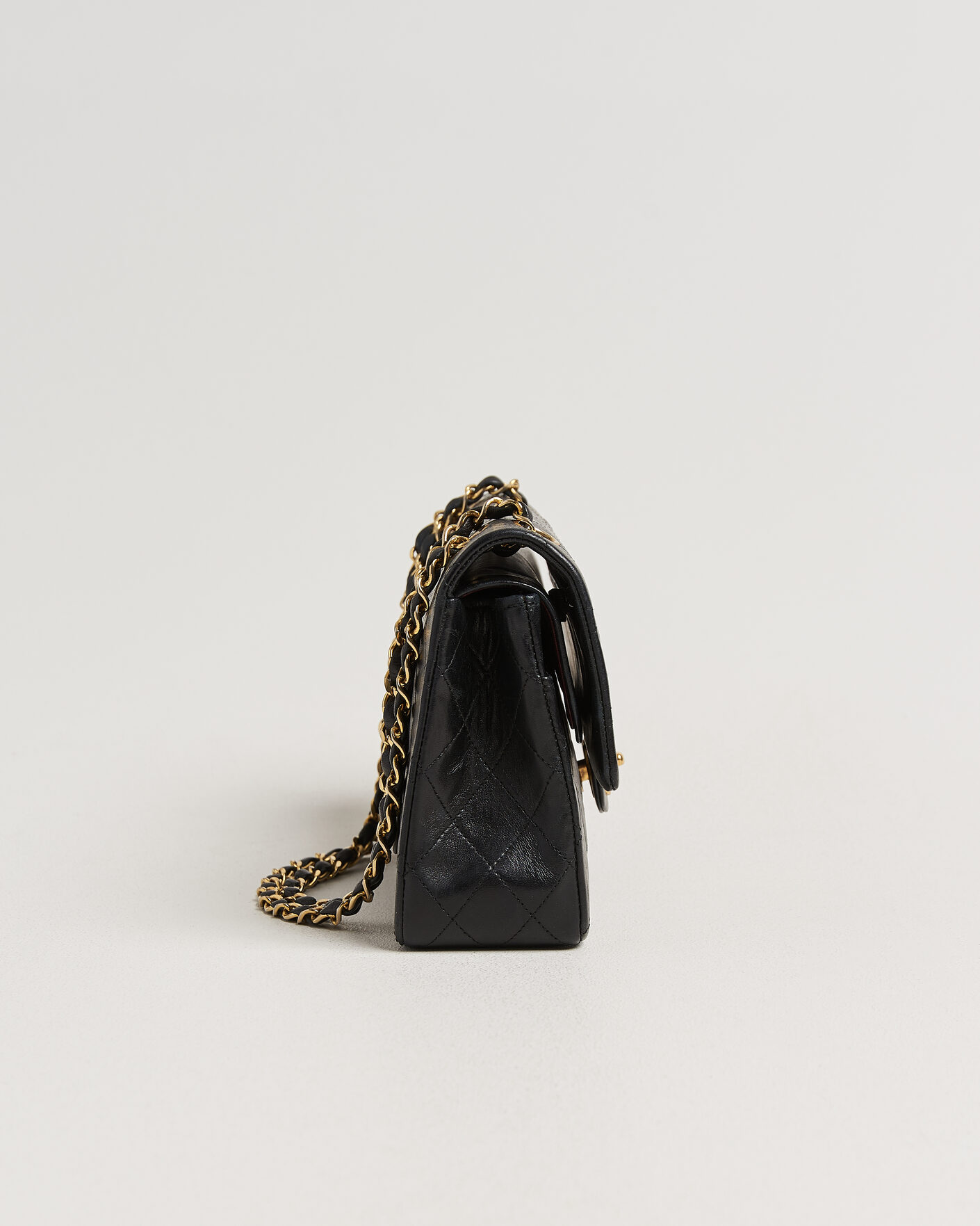 Uomini | Pre-Owned & Vintage Bags | Chanel Pre-Owned | Classic Medium Double Flap Bag Lambskin Black