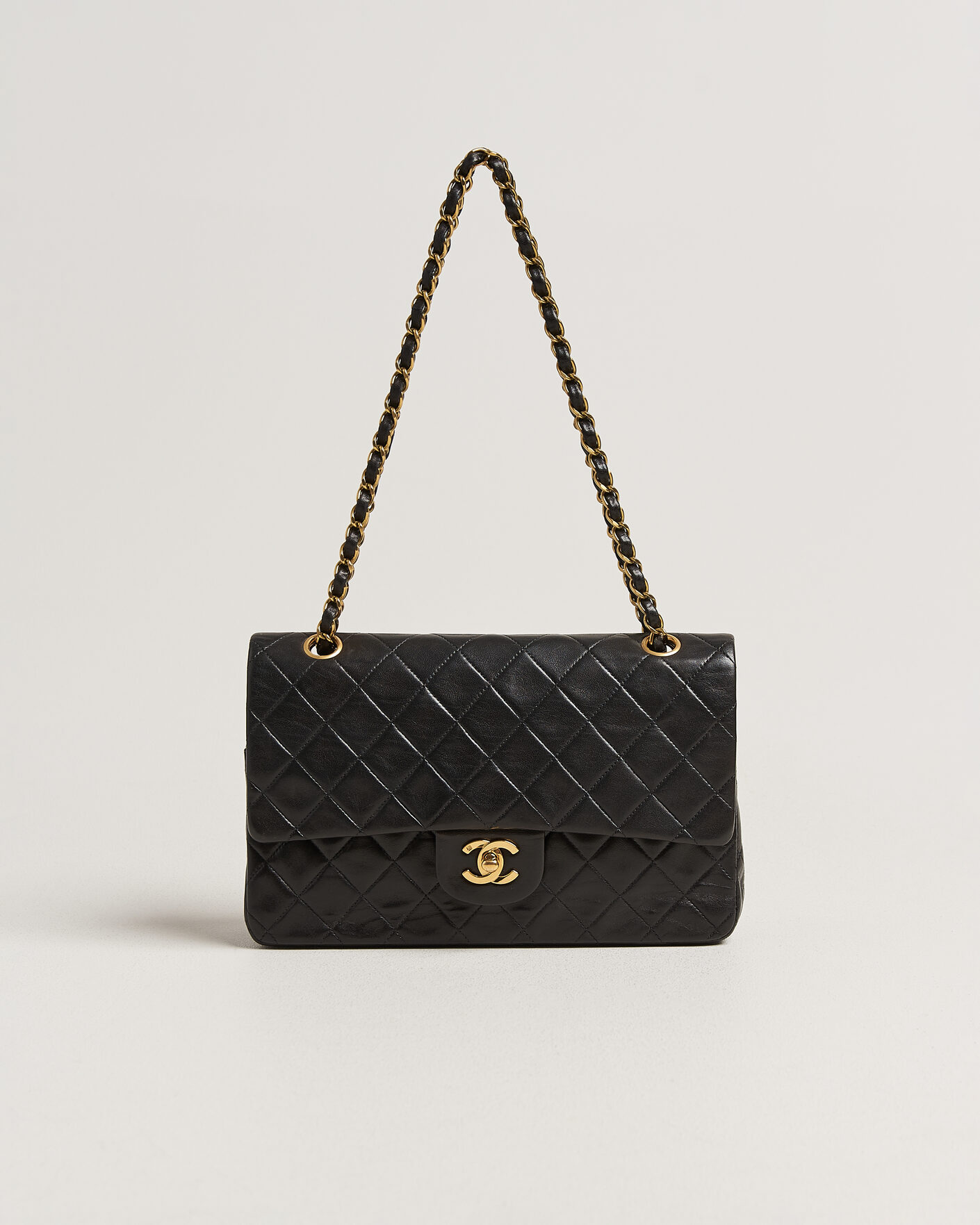 Uomini | Pre-Owned & Vintage Bags | Chanel Pre-Owned | Classic Medium Double Flap Bag Lambskin Black