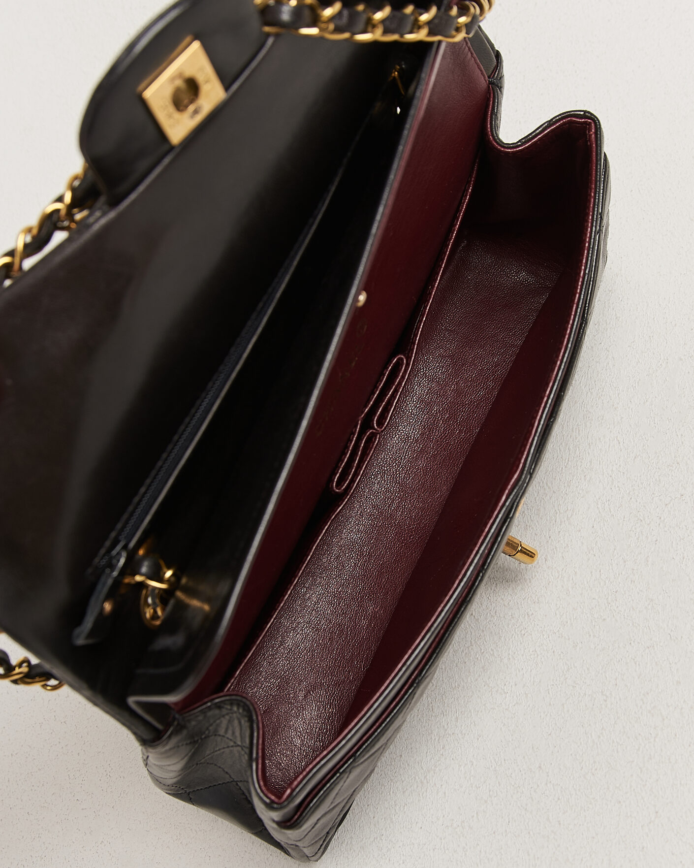 Uomini | Pre-Owned & Vintage Bags | Chanel Pre-Owned | Classic Medium Double Flap Bag Lambskin Black