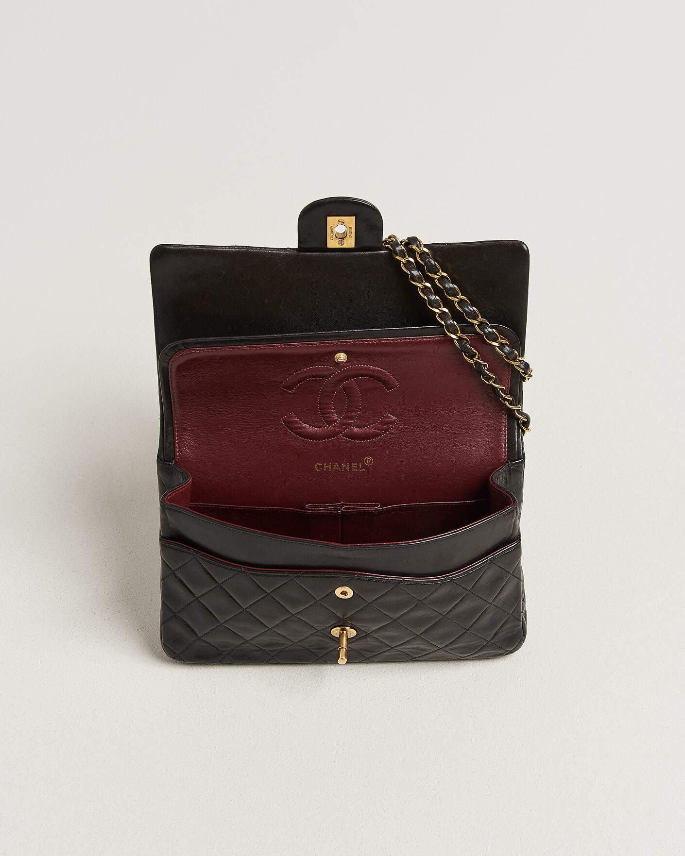 Uomini | Pre-Owned & Vintage Bags | Chanel Pre-Owned | Classic Medium Double Flap Bag Lambskin Black