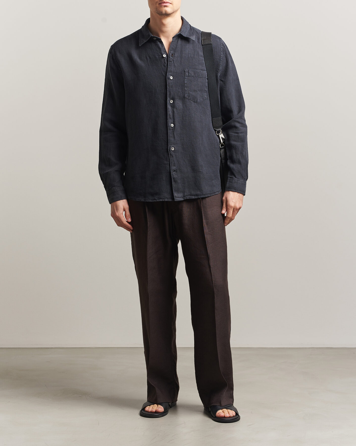 Uomini | Camicie | A Day's March | Daintree Linen Shirt Off Black