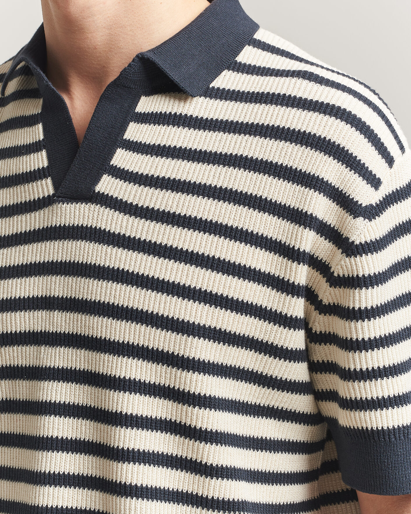 Uomini | Polo | A Day's March | Jeremy Striped Knitted Polo Off White/Navy