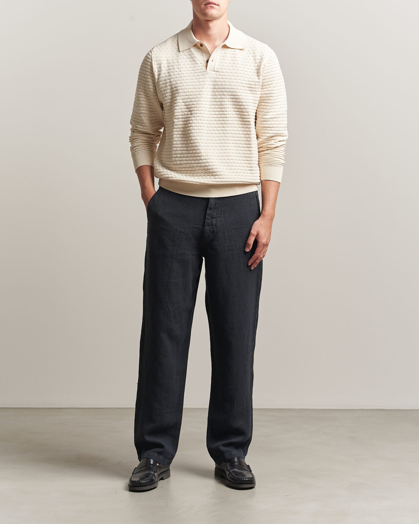 Uomini | Pantaloni | A Day's March | Redwood Linen Trousers Black