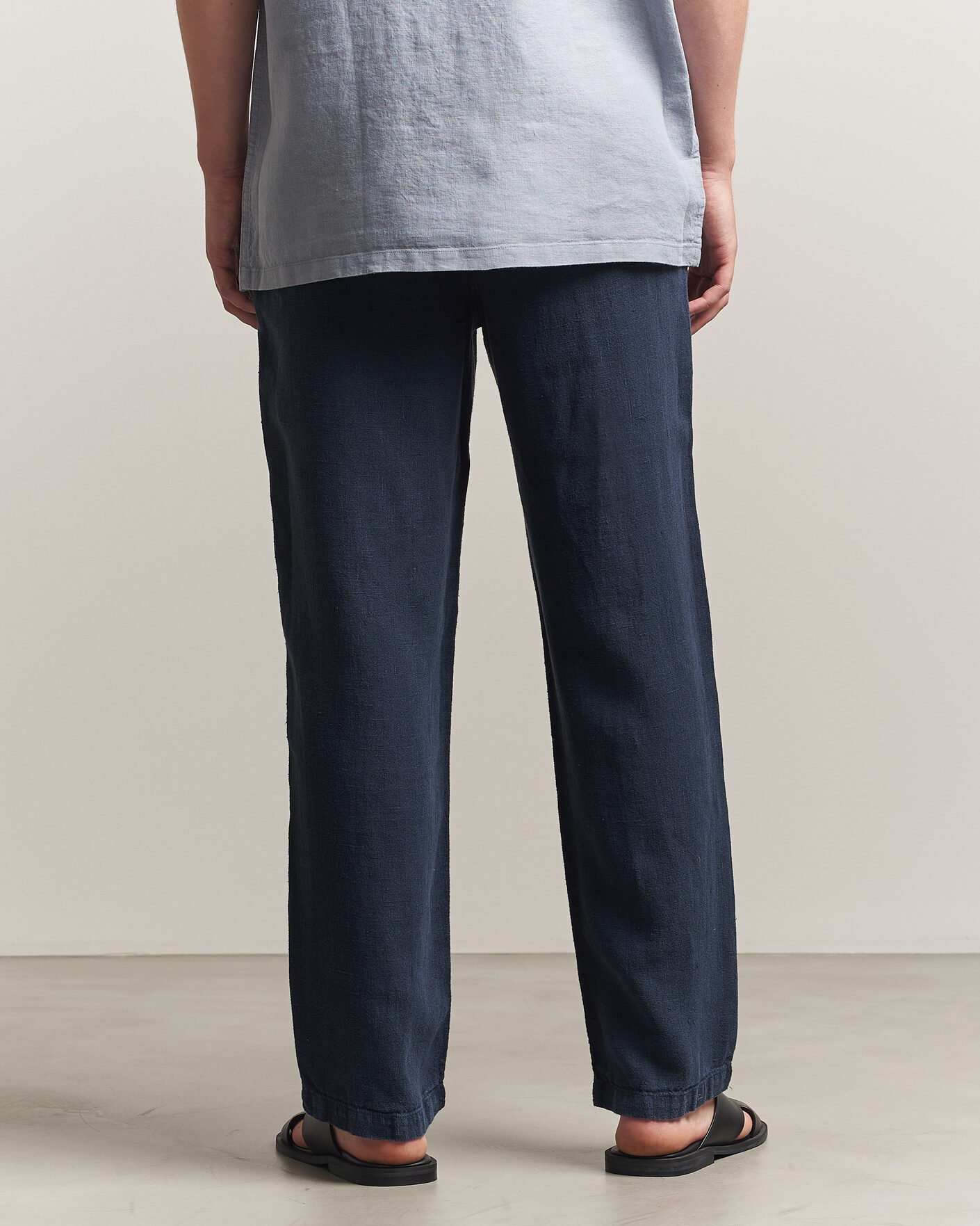 Uomini | Pantaloni | A Day's March | Redwood Linen Trousers Navy