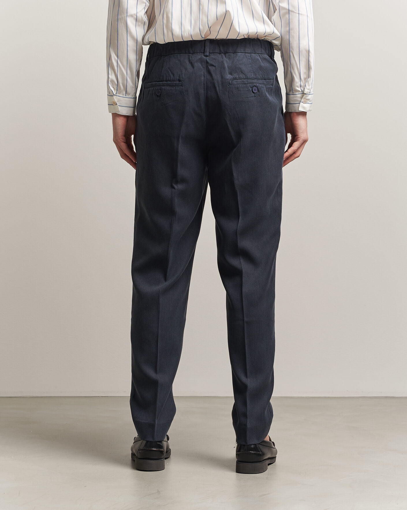 Uomini | Pantaloni | A Day's March | Smart Lyocell Trousers Navy