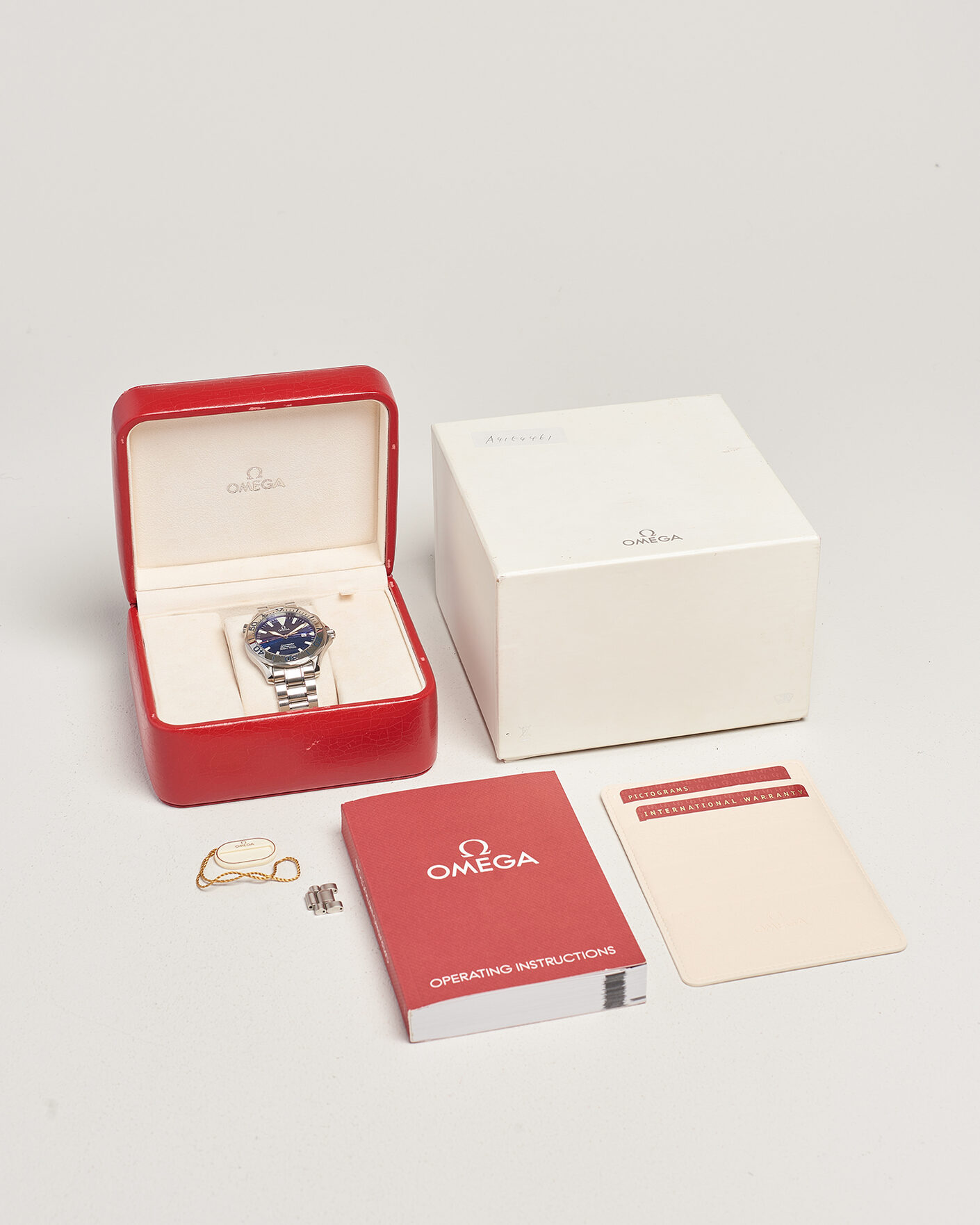 Uomini | Pre-Owned & Vintage Watches | Omega Pre-Owned | Seamaster 300M Electric Blue 