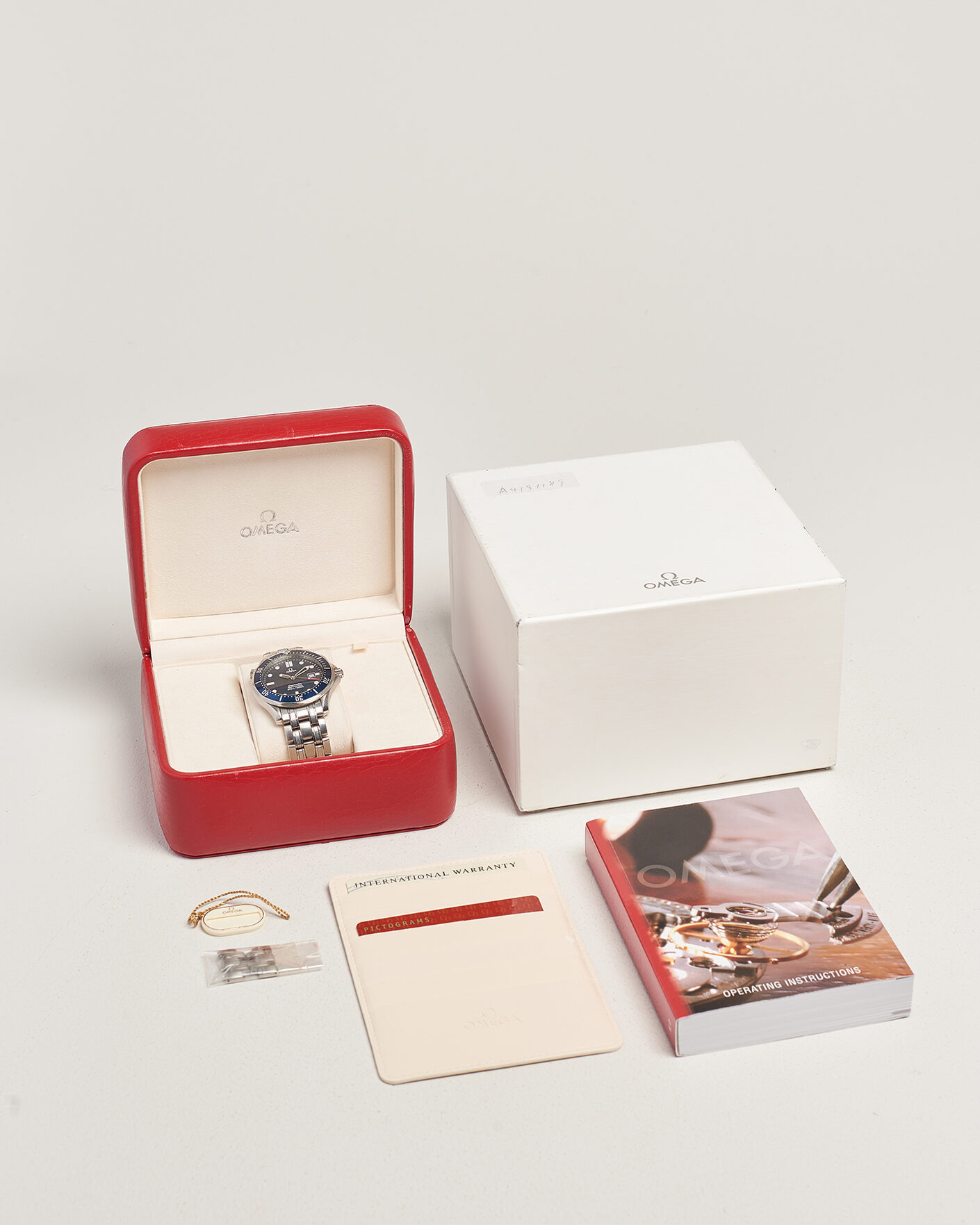 Uomini | Pre-Owned & Vintage Watches | Omega Pre-Owned | Seamaster 300M  