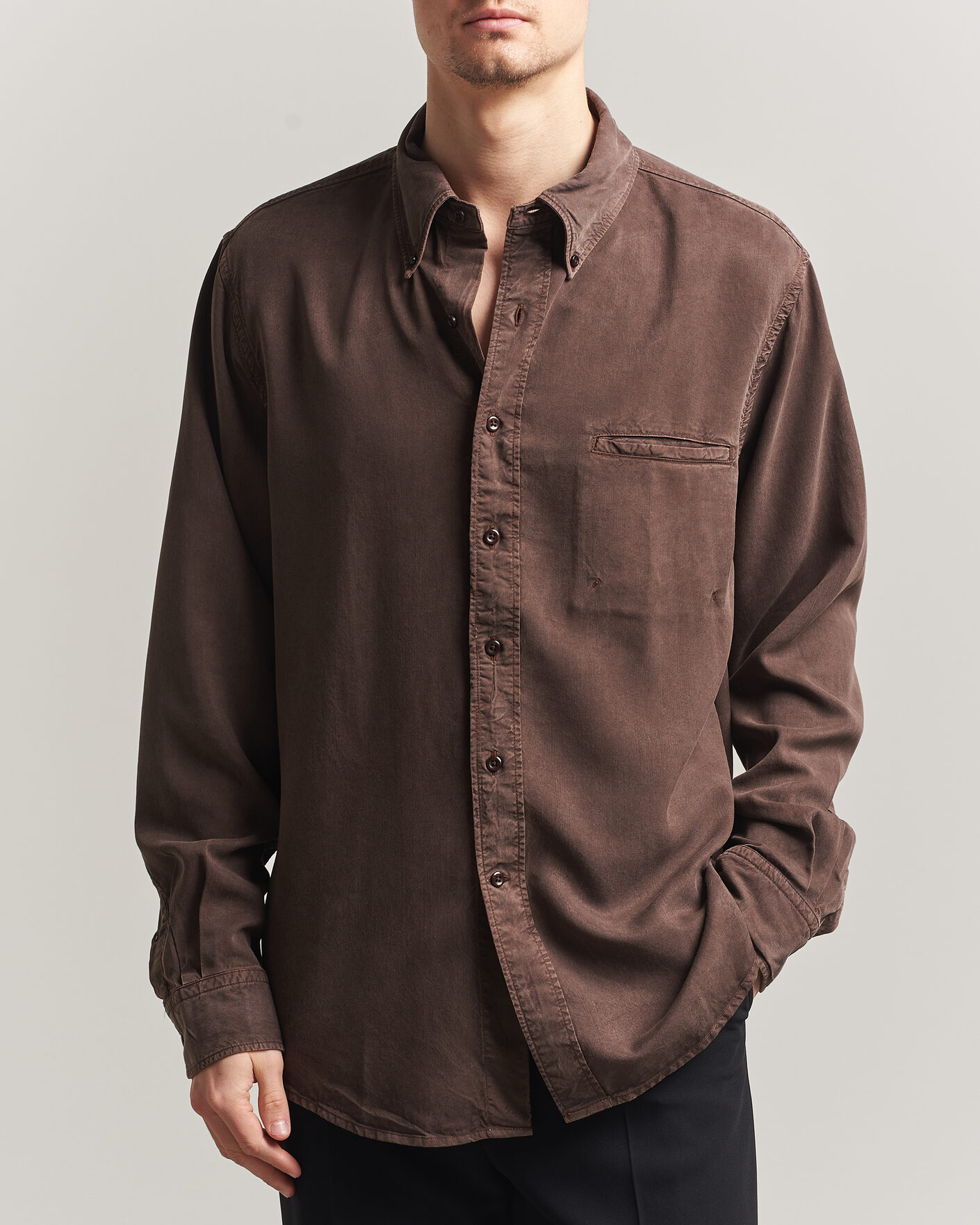 Uomini | Camicie | Filippa K | Zack Lyocell Shirt Dark Chocolate