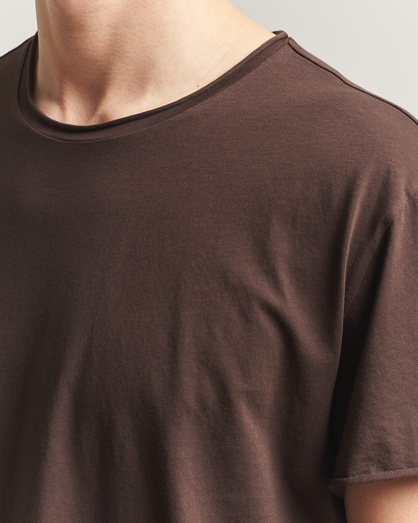 Uomini | T-shirt | Filippa K | Roll Neck Crew Neck T-Shirt Dark Chocolate
