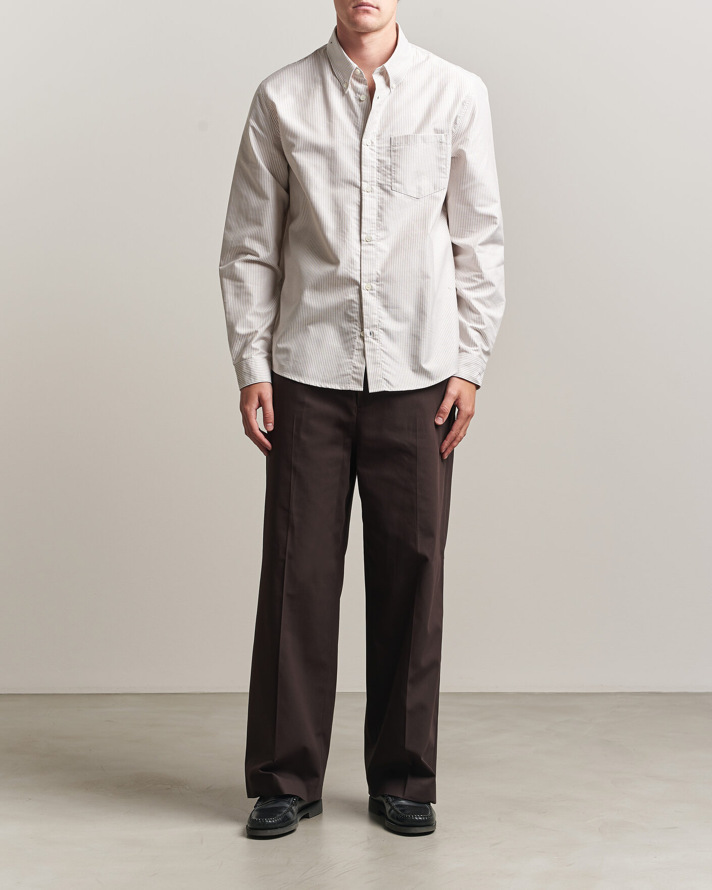 Uomini | Pantaloni | Filippa K | Reeve Cotton Trousers Dark Chocolate