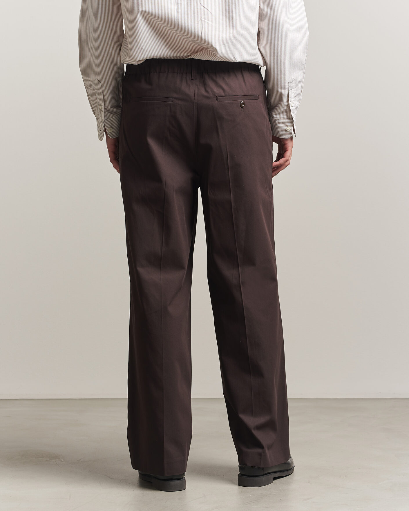 Uomini | Pantaloni | Filippa K | Reeve Cotton Trousers Dark Chocolate