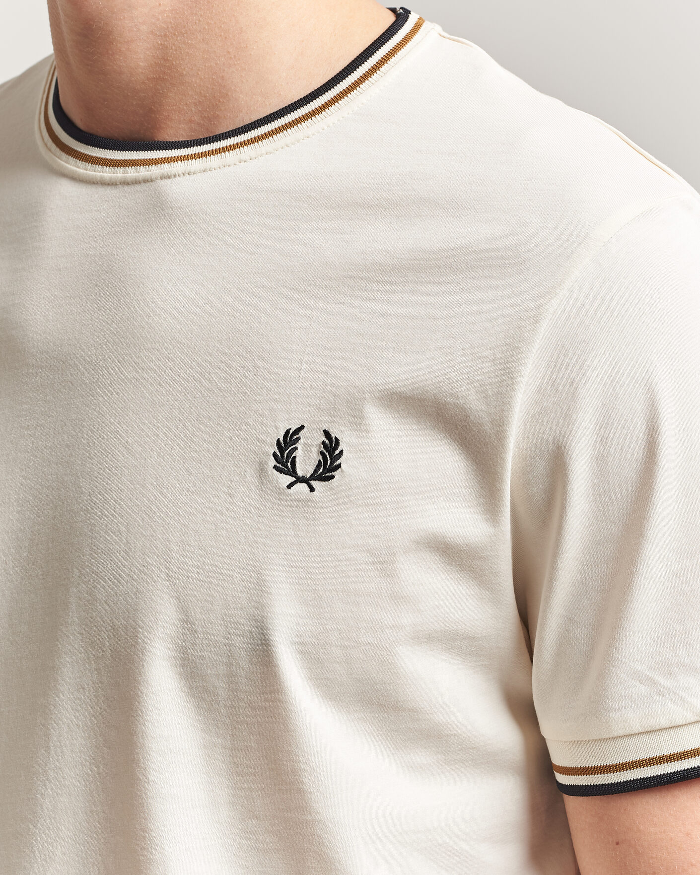 Uomini | T-shirt | Fred Perry | Twin Tipped T-Shirt Ecru