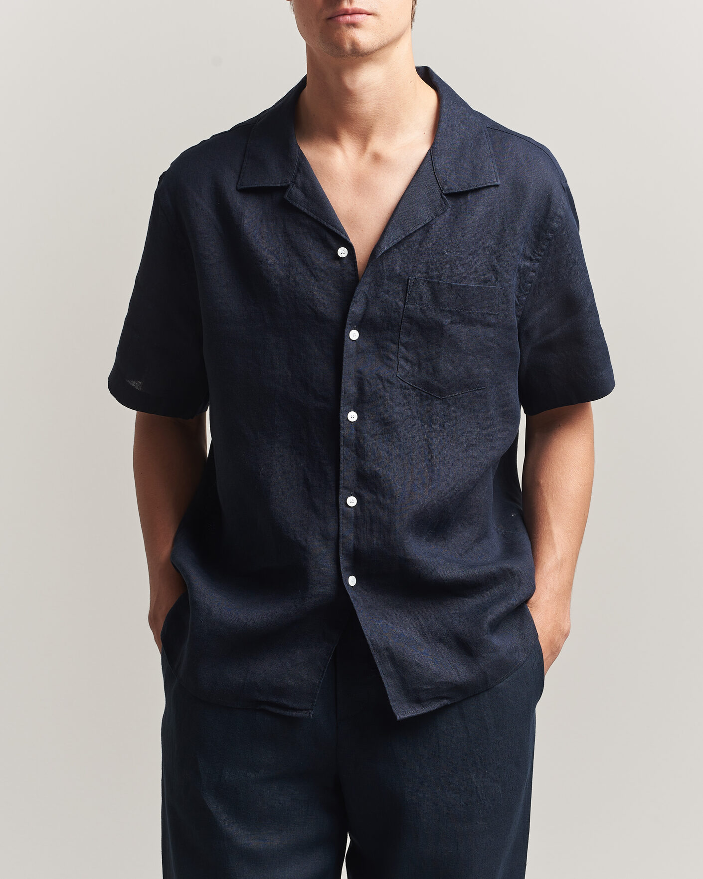 Uomini | Camicie | J.Lindeberg | Elio Linen Short Sleeve Shirt Navy