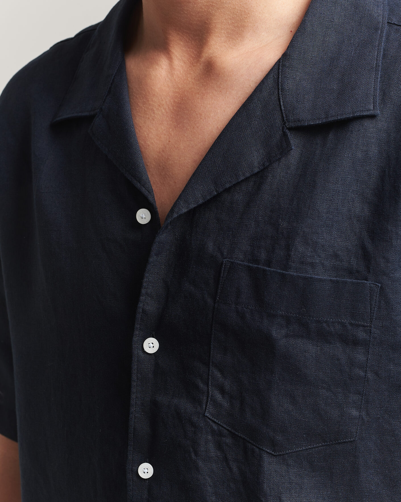 Uomini | Camicie | J.Lindeberg | Elio Linen Short Sleeve Shirt Navy