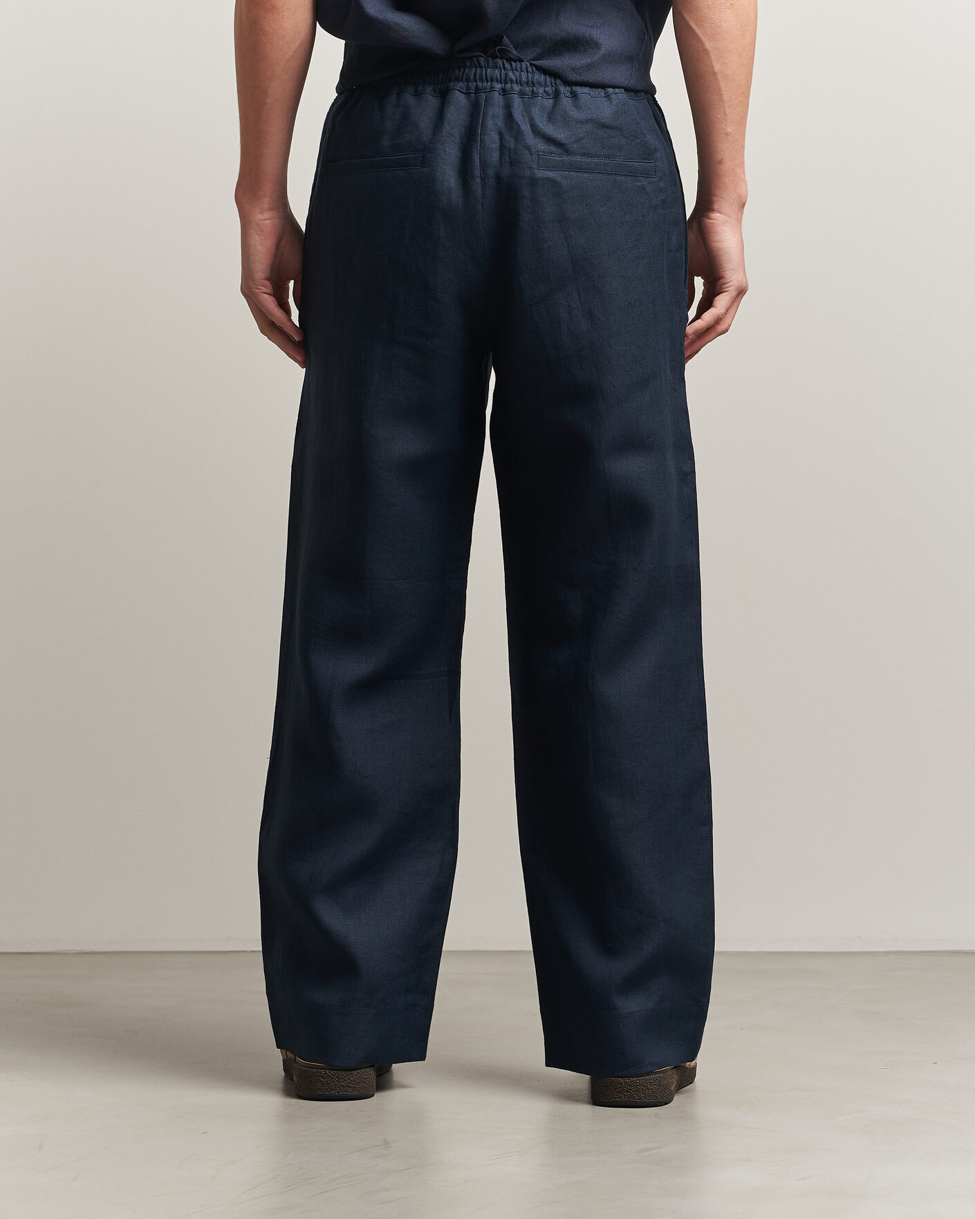 Uomini | Pantaloni | J.Lindeberg | Noah Drape Linen Pants Navy