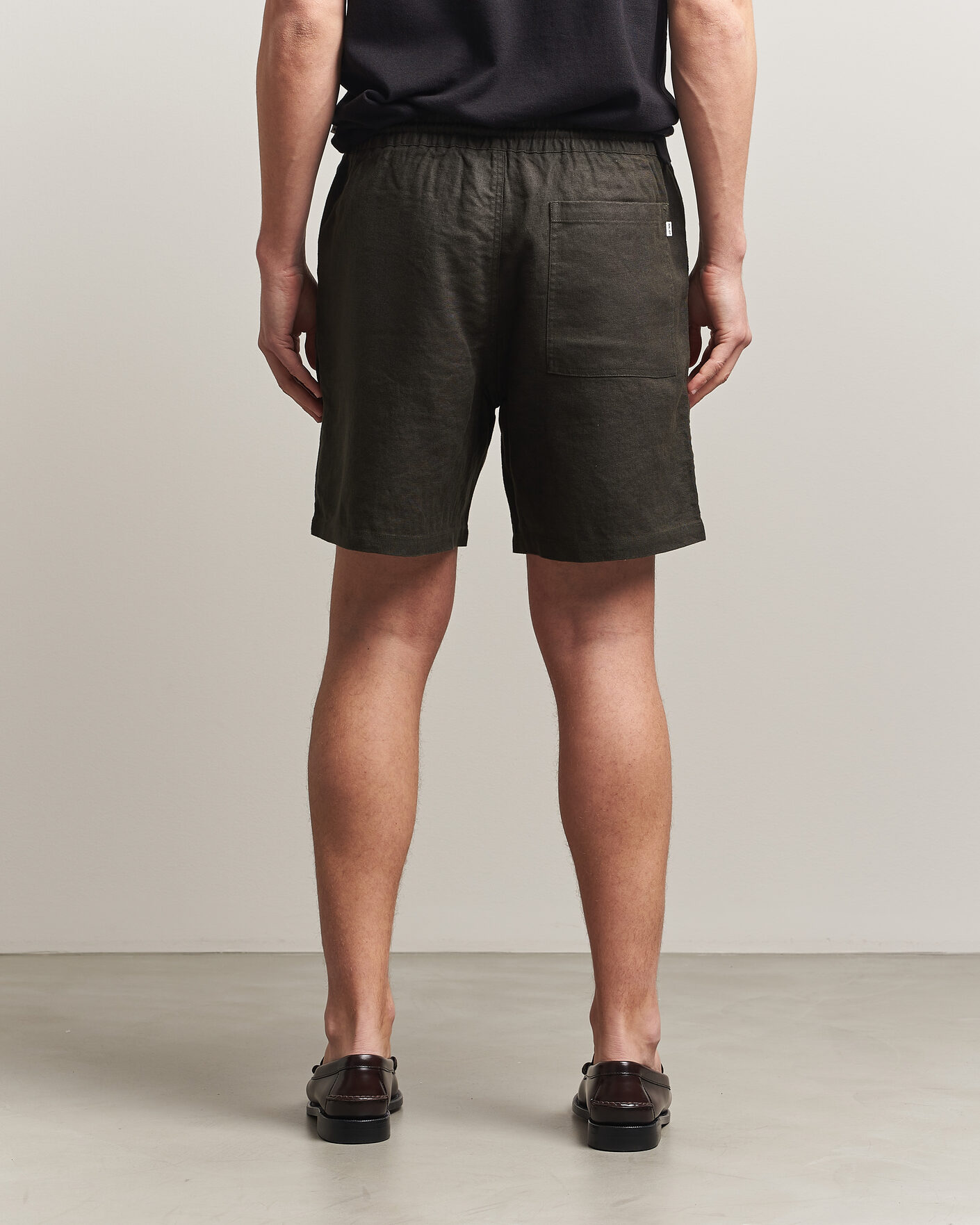 Uomini | Pantaloncini | NN07 | Gregor Linen Drawstring Shorts Dark Army