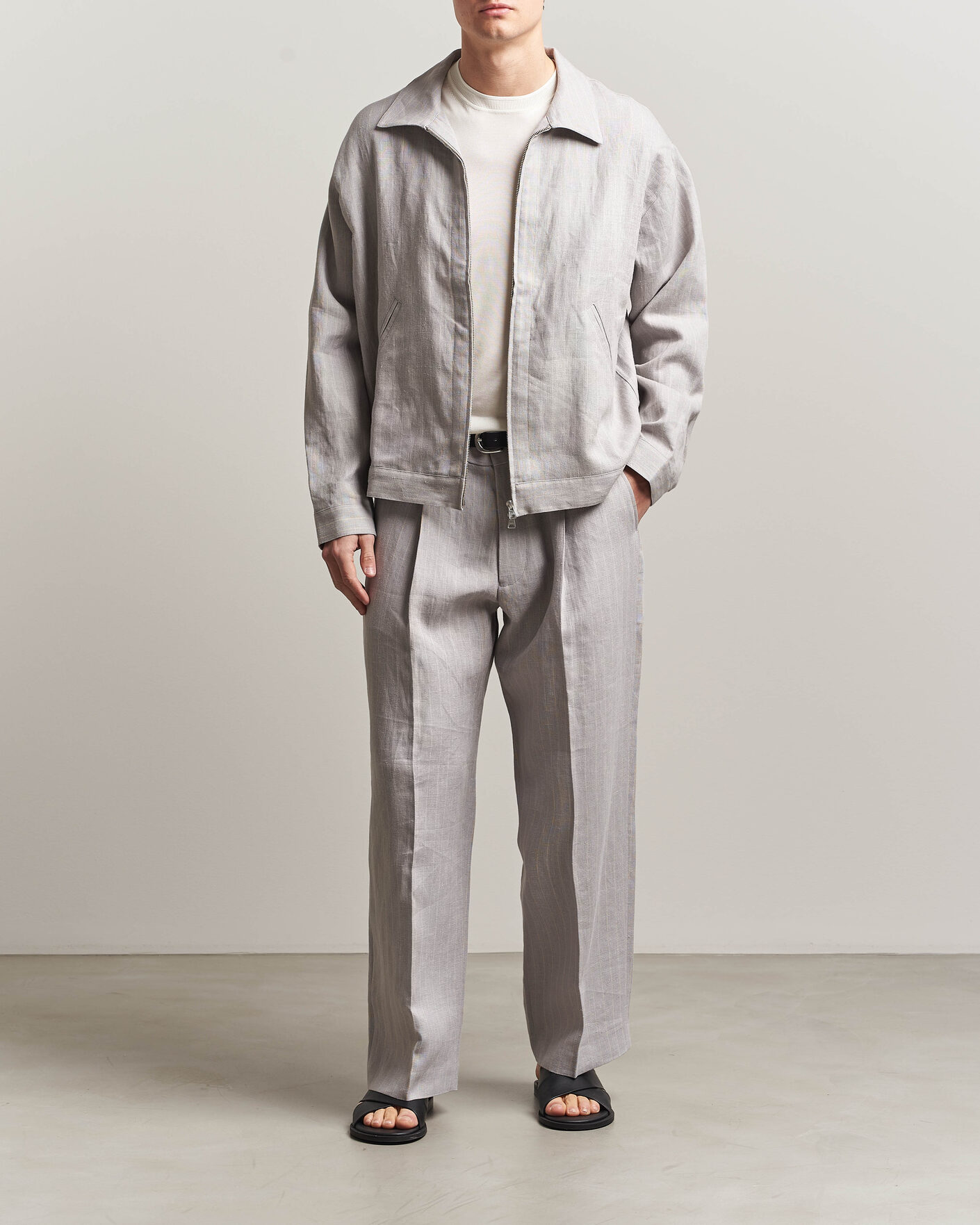 Uomini | Pantaloni | NN07 | Kay Pinstriped Pleated Linen Trousers Grey