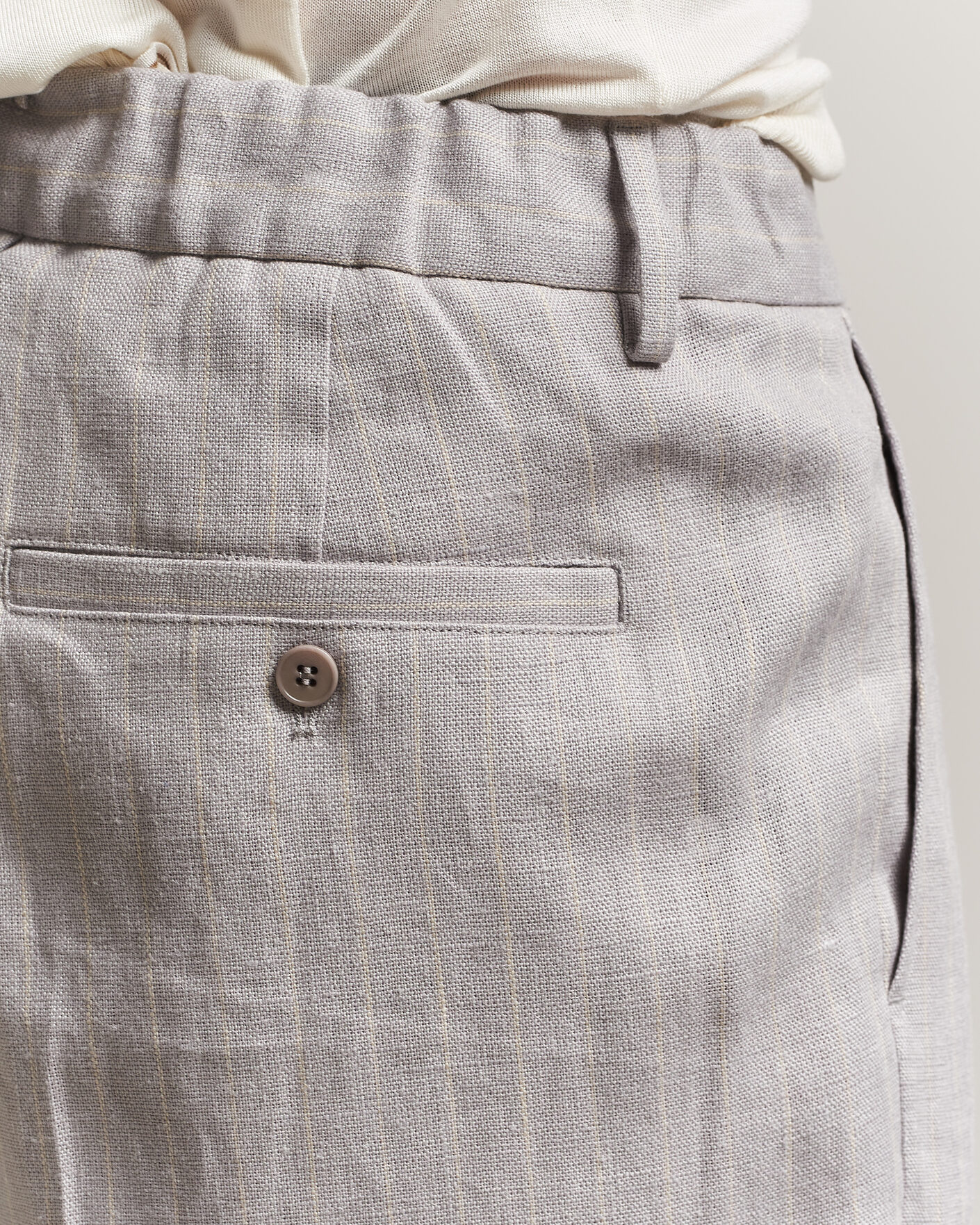 Uomini | Pantaloni | NN07 | Kay Pinstriped Pleated Linen Trousers Grey