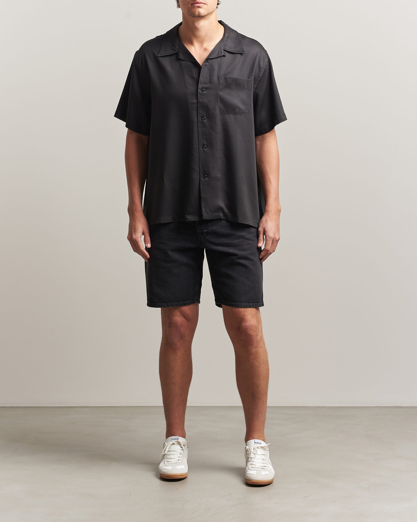 Uomini | Camicie | Nudie Jeans | Arthur Bowling Shirt Saftey Pi Black