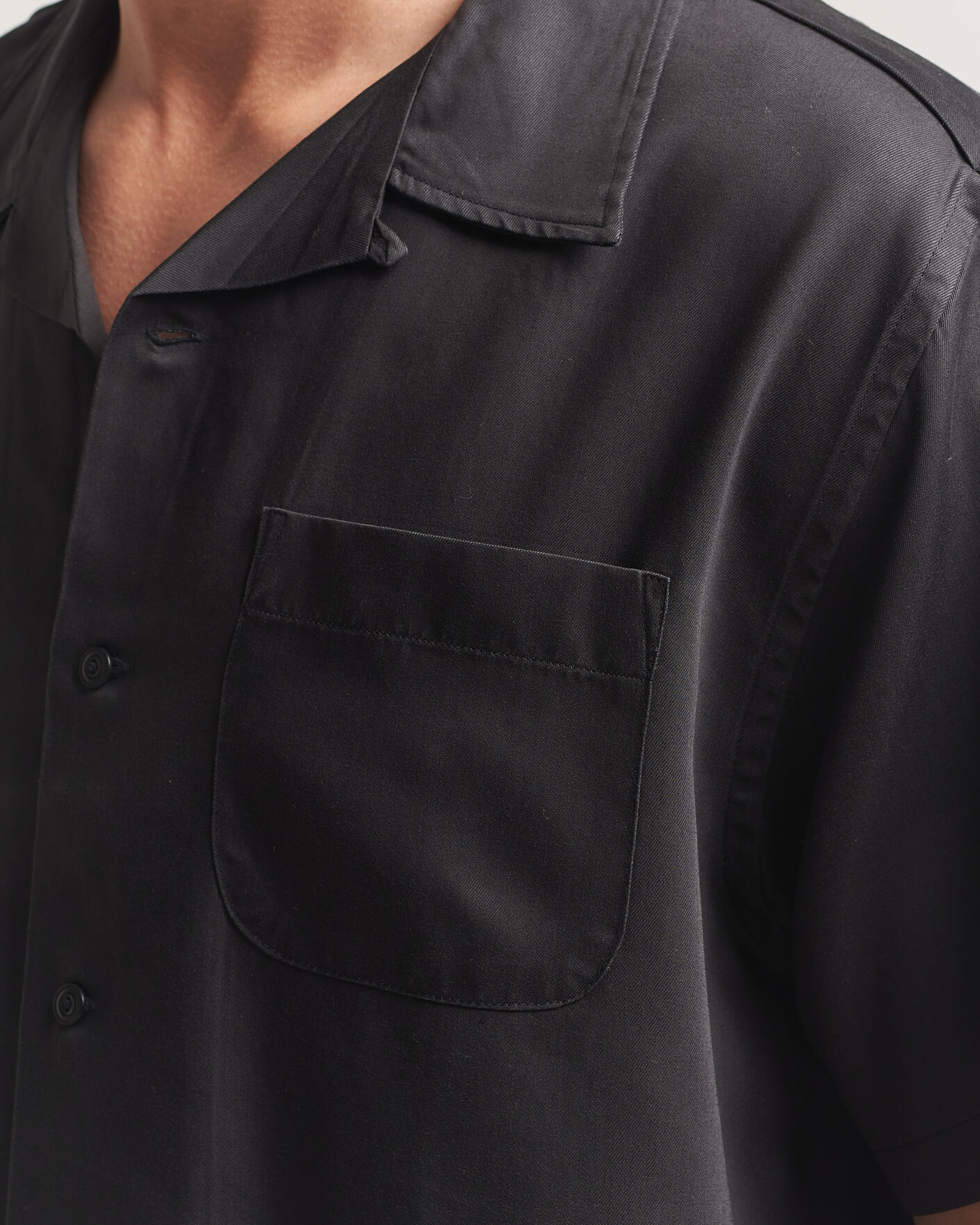 Uomini | Camicie | Nudie Jeans | Arthur Bowling Shirt Saftey Pi Black