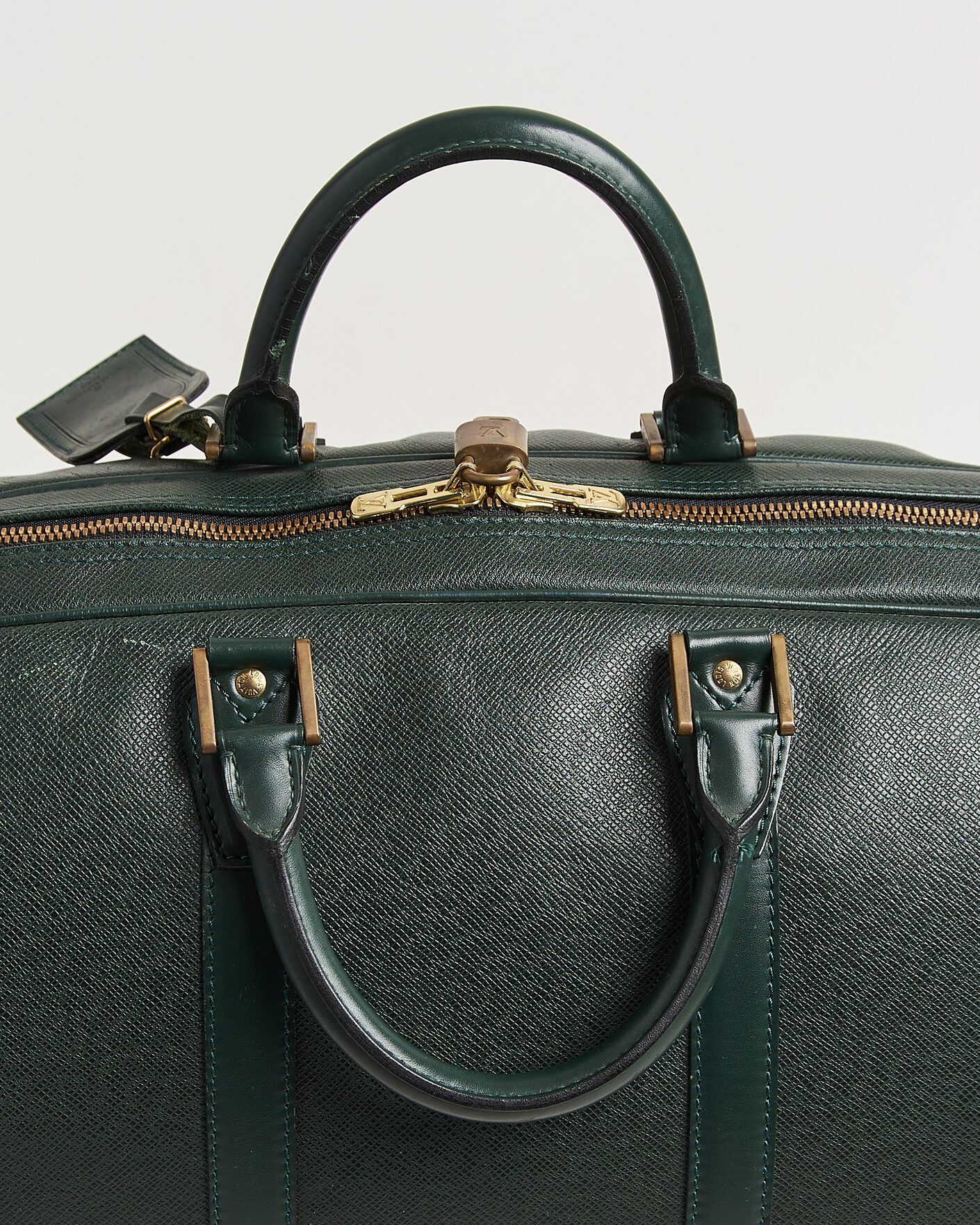 Uomini | Pre-Owned & Vintage Bags | Louis Vuitton Pre-Owned | Taiga Kendall Weekend Bag GM Green
