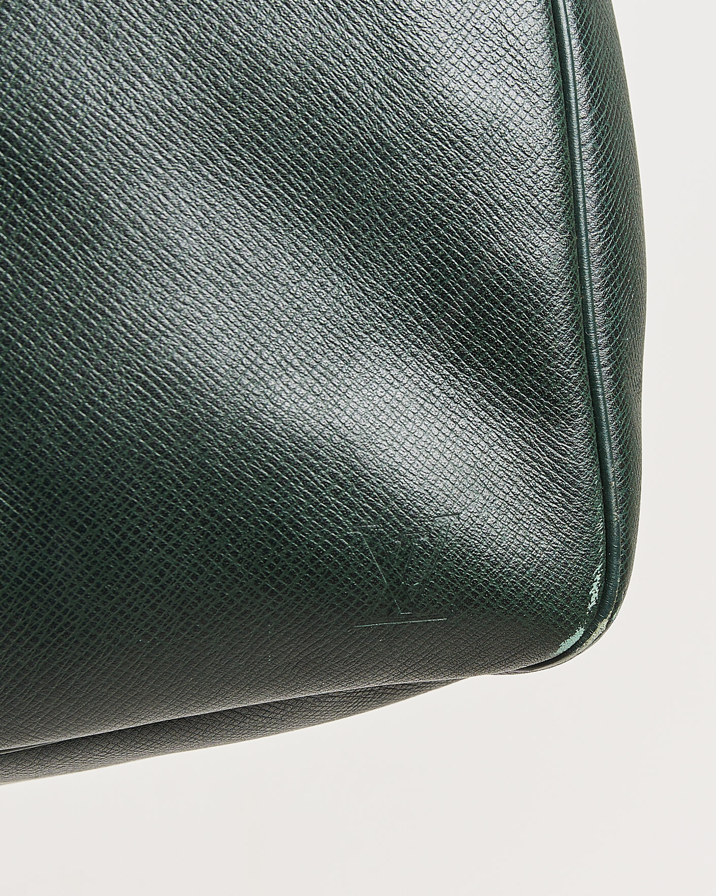 Uomini | Pre-Owned & Vintage Bags | Louis Vuitton Pre-Owned | Taiga Kendall Weekend Bag GM Green