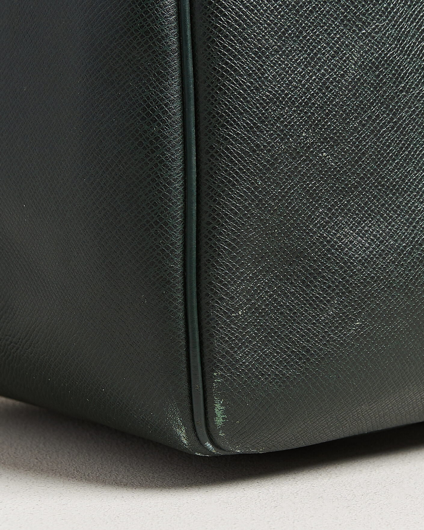 Uomini | Pre-Owned & Vintage Bags | Louis Vuitton Pre-Owned | Taiga Kendall Weekend Bag GM Green