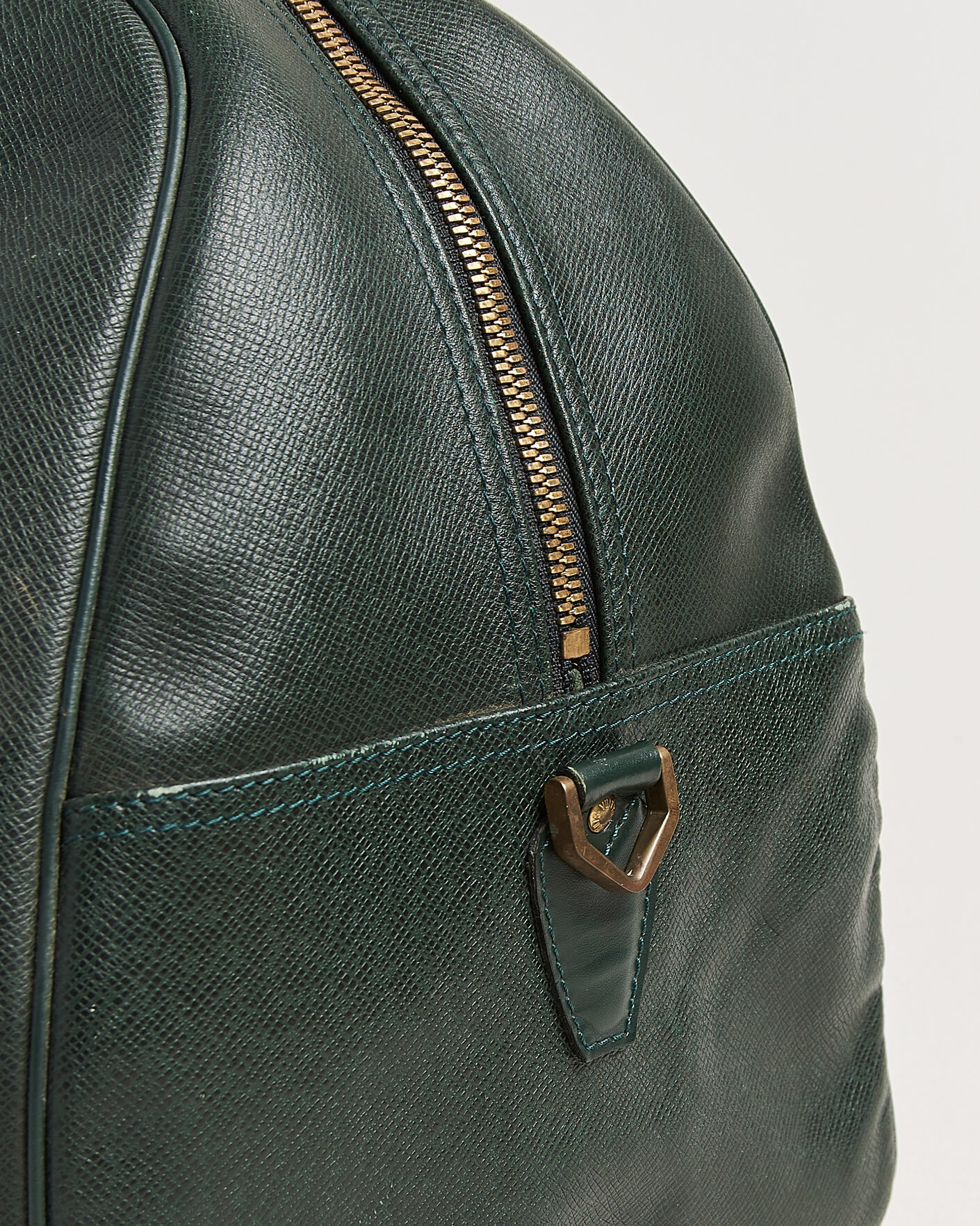 Uomini | Pre-Owned & Vintage Bags | Louis Vuitton Pre-Owned | Taiga Kendall Weekend Bag GM Green