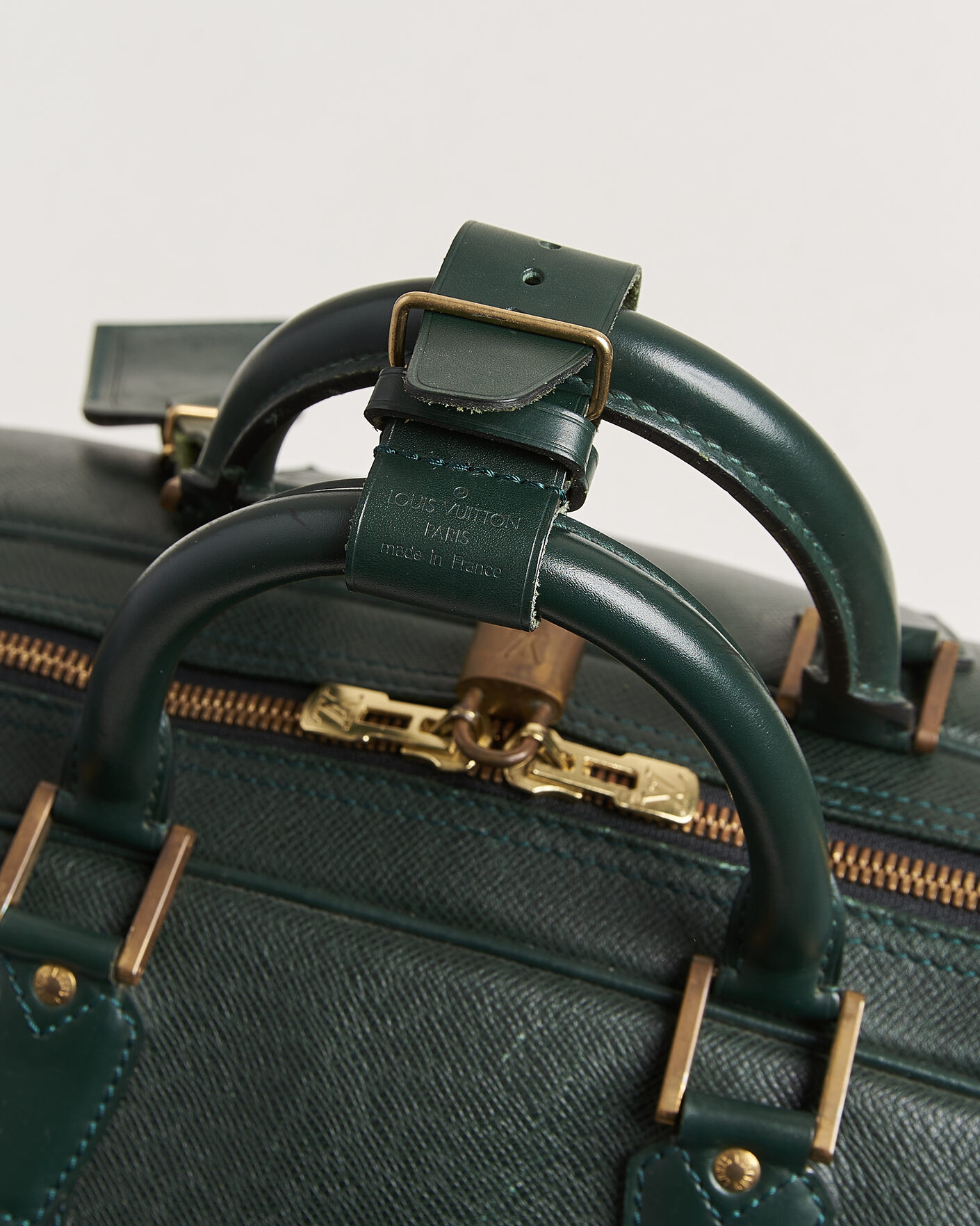 Uomini | Pre-Owned & Vintage Bags | Louis Vuitton Pre-Owned | Taiga Kendall Weekend Bag GM Green