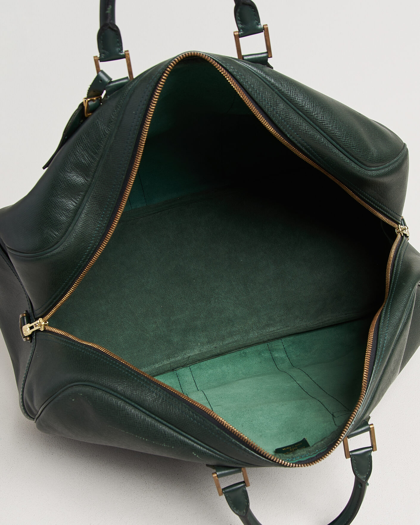 Uomini | Pre-Owned & Vintage Bags | Louis Vuitton Pre-Owned | Taiga Kendall Weekend Bag GM Green