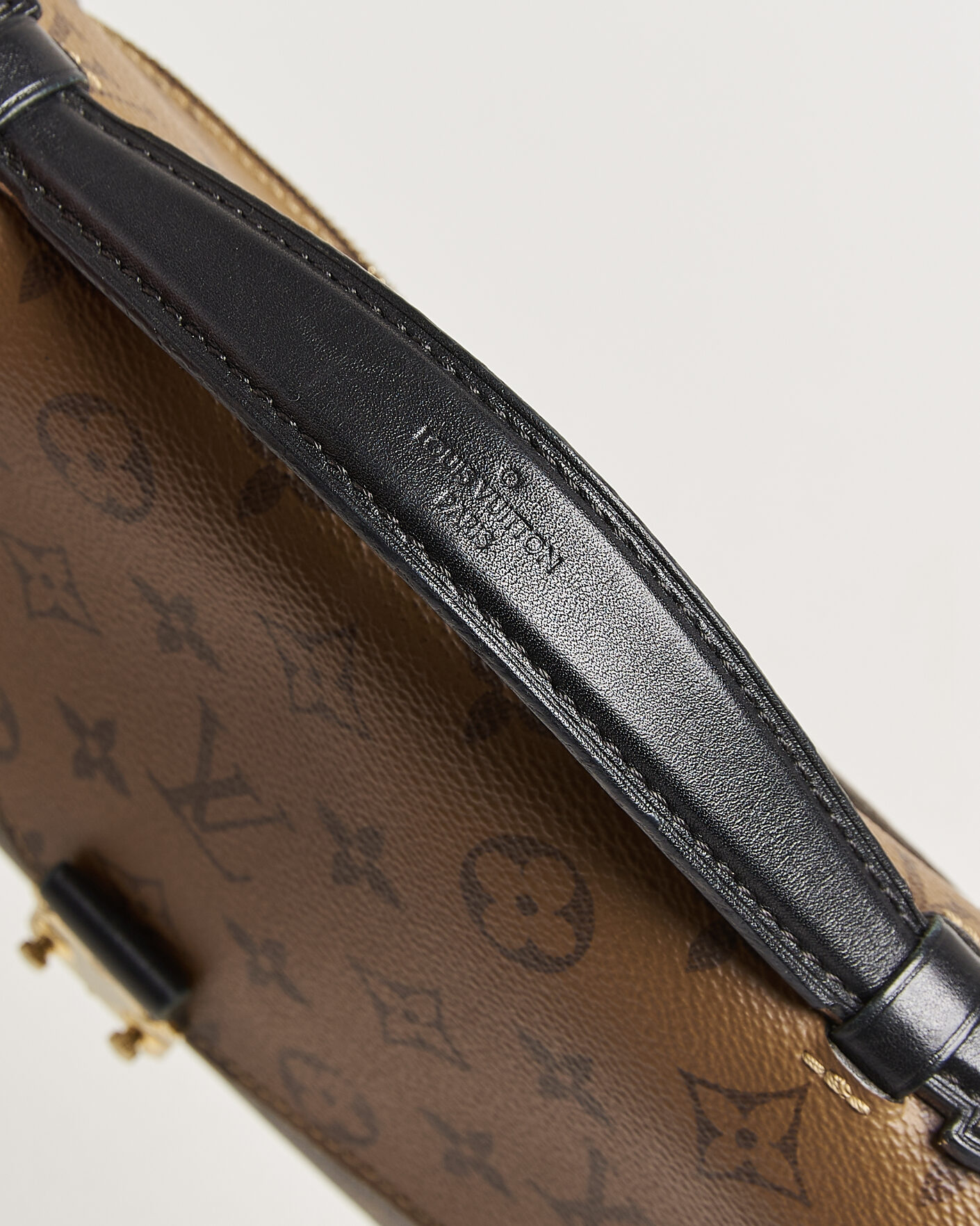 Uomini | Pre-Owned & Vintage Bags | Louis Vuitton Pre-Owned | Pochette Métis Reverse Monogram