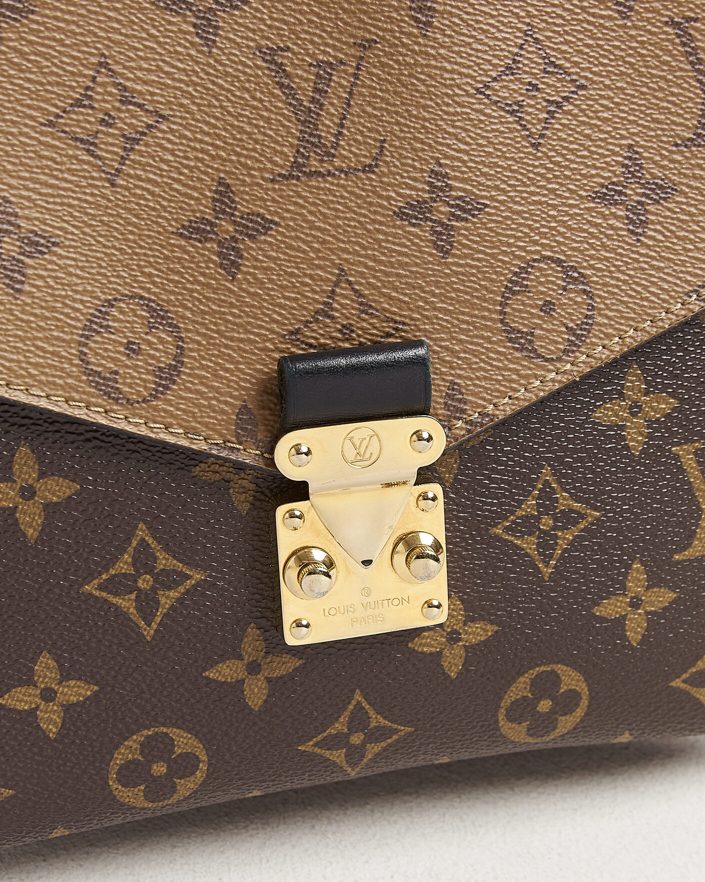 Uomini | Pre-Owned & Vintage Bags | Louis Vuitton Pre-Owned | Pochette Métis Reverse Monogram