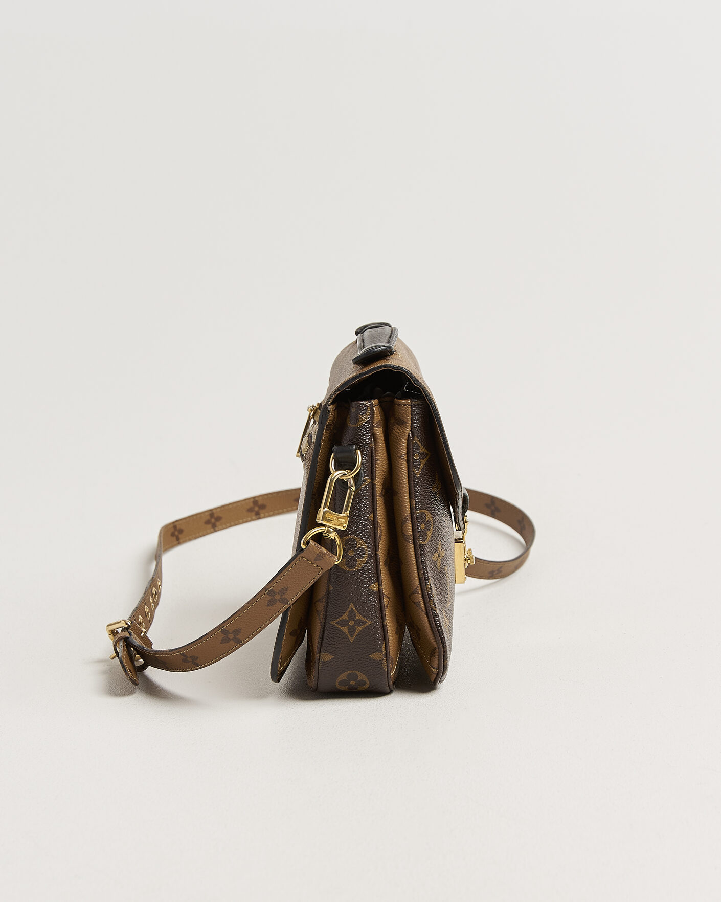 Uomini | Pre-Owned & Vintage Bags | Louis Vuitton Pre-Owned | Pochette Métis Reverse Monogram