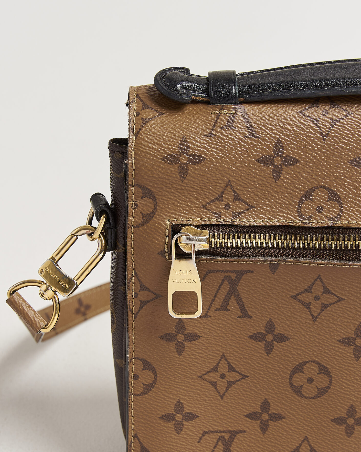 Uomini | Pre-Owned & Vintage Bags | Louis Vuitton Pre-Owned | Pochette Métis Reverse Monogram