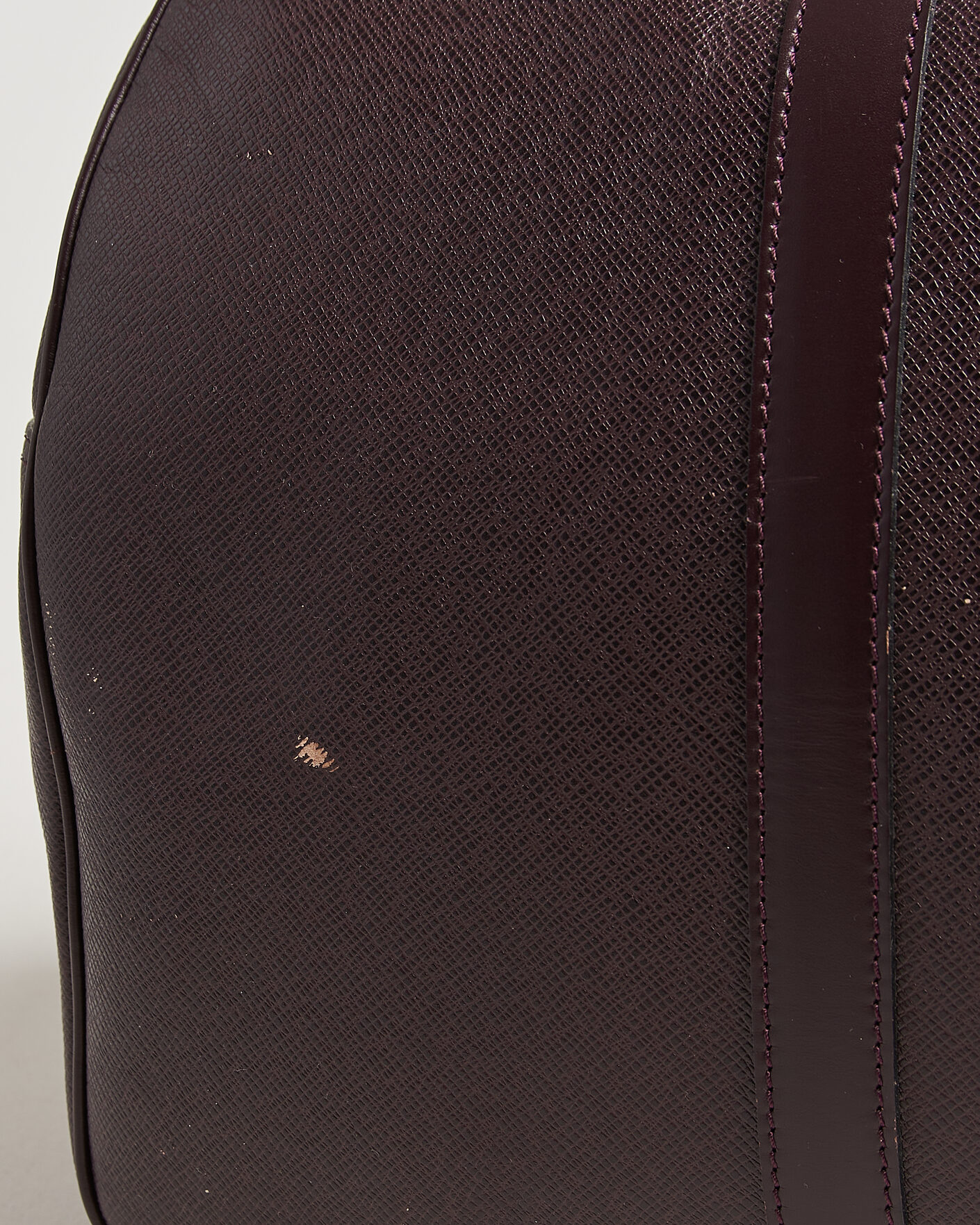 Uomini | Pre-Owned & Vintage Bags | Louis Vuitton Pre-Owned | Taiga Kendall Weekend Bag PM Burgundy