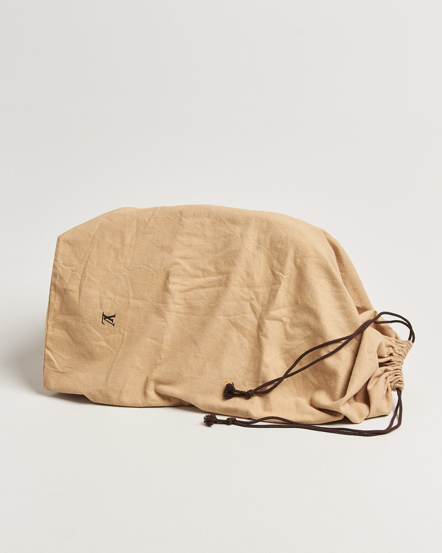 Uomini | Pre-Owned & Vintage Bags | Louis Vuitton Pre-Owned | Taiga Kendall Weekend Bag PM Burgundy