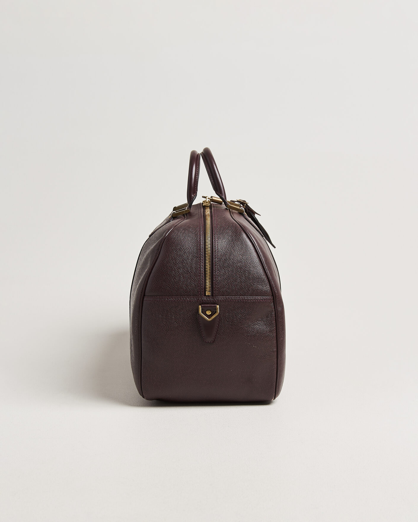 Uomini | Pre-Owned & Vintage Bags | Louis Vuitton Pre-Owned | Taiga Kendall Weekend Bag PM Burgundy