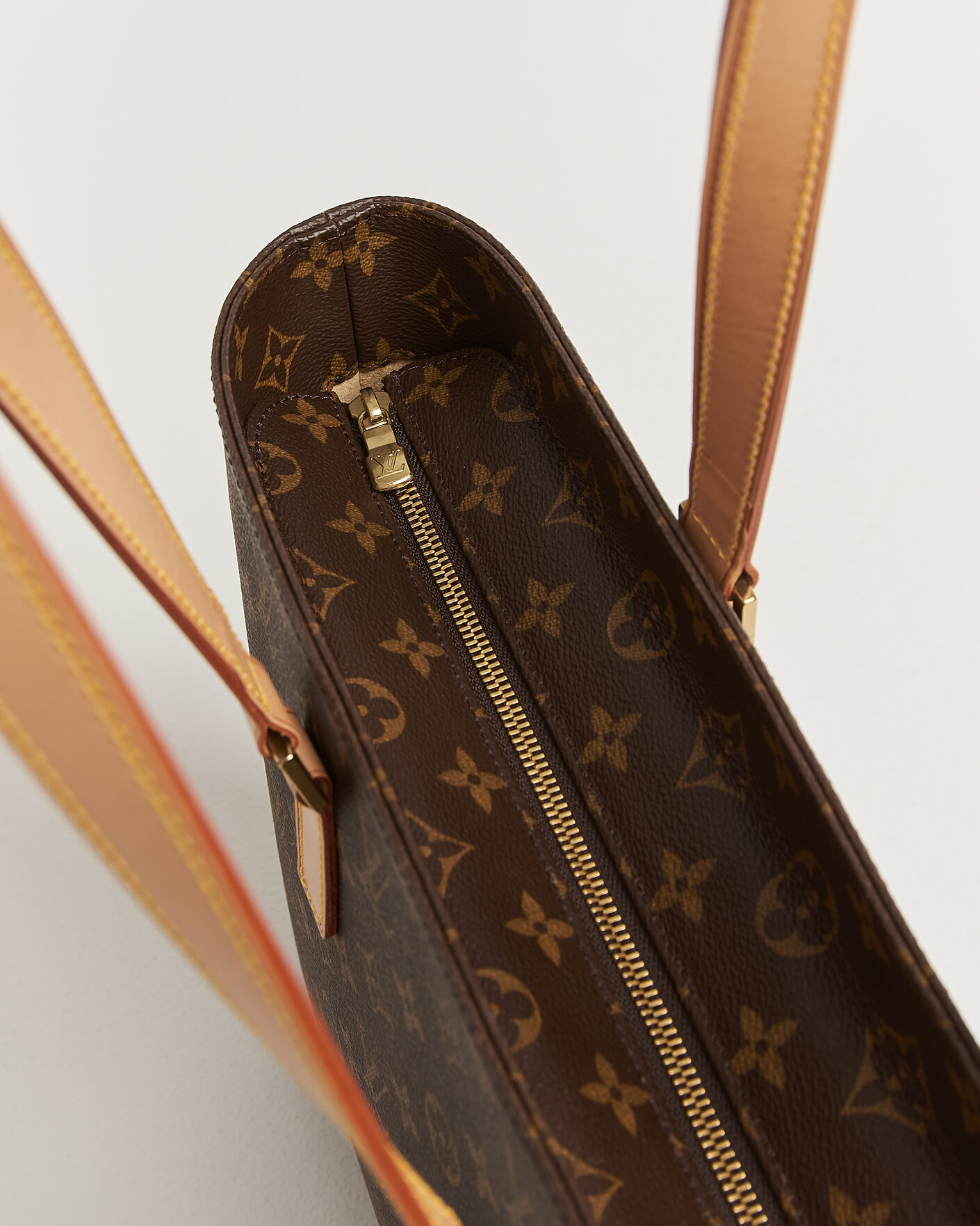 Uomini | Pre-Owned & Vintage Bags | Louis Vuitton Pre-Owned | Luco Bag Monogram
