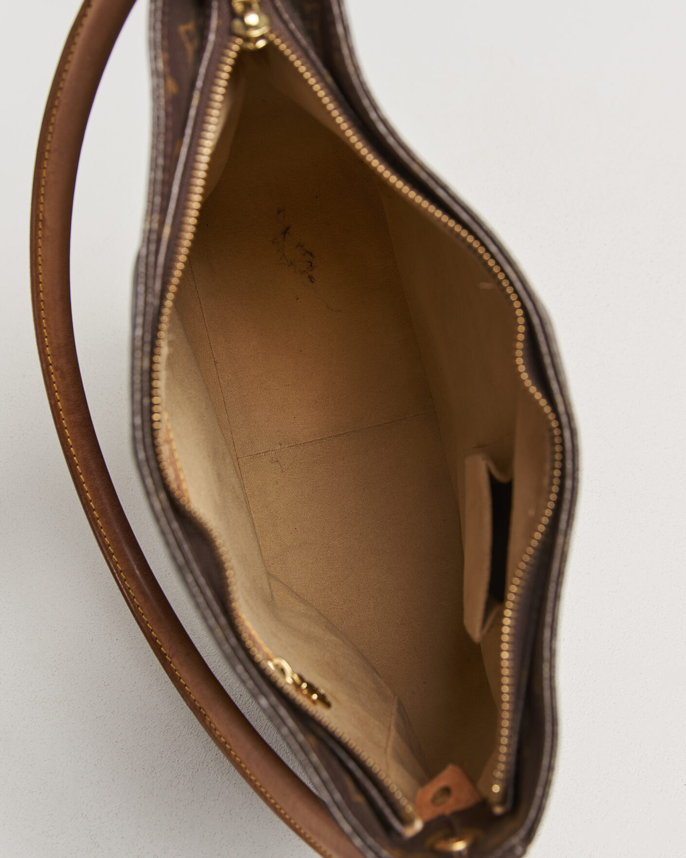 Uomini | Pre-Owned & Vintage Bags | Louis Vuitton Pre-Owned | Looping Handbag GM Monogram