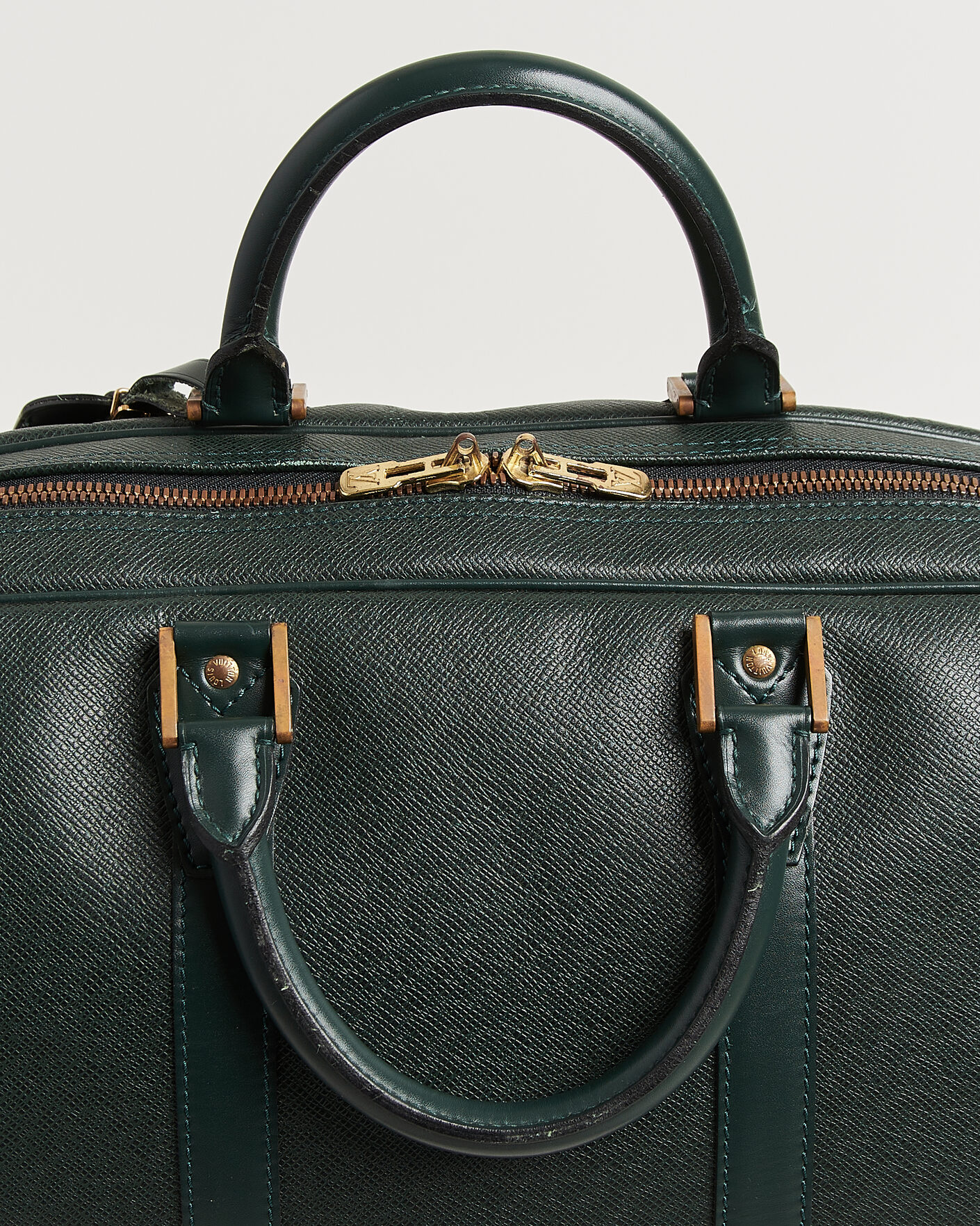 Uomini | Pre-Owned & Vintage Bags | Louis Vuitton Pre-Owned | Taiga Kendall GM Bag Green