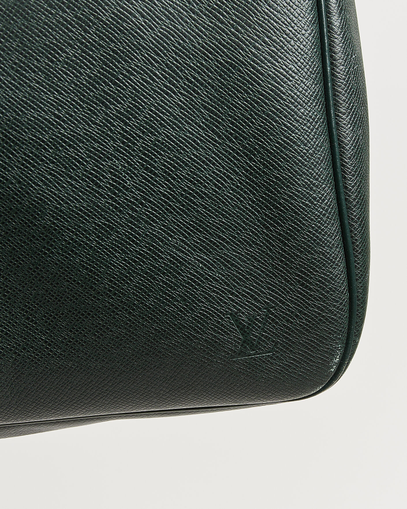 Uomini | Pre-Owned & Vintage Bags | Louis Vuitton Pre-Owned | Taiga Kendall GM Bag Green