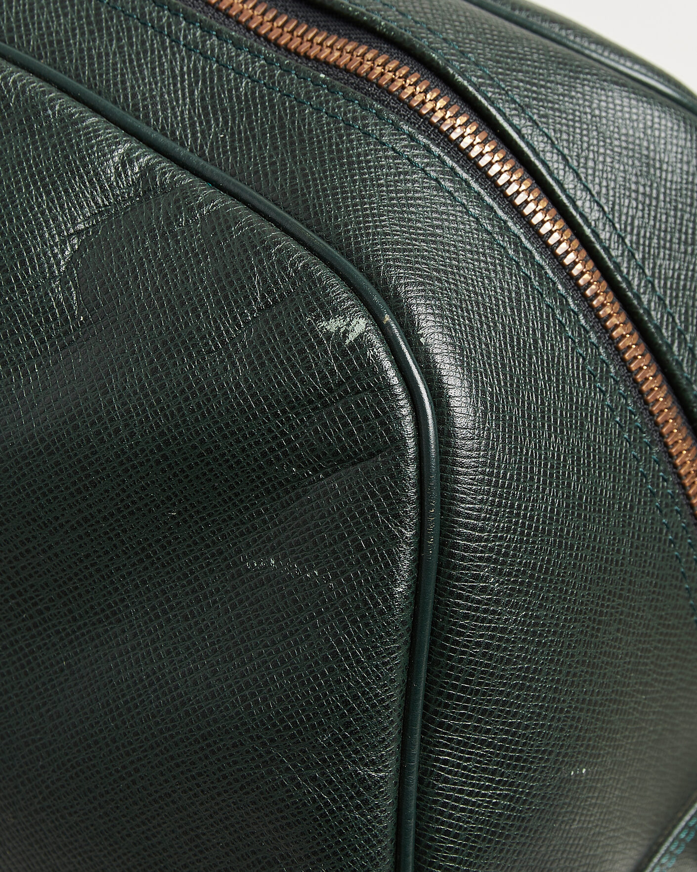 Uomini | Pre-Owned & Vintage Bags | Louis Vuitton Pre-Owned | Taiga Kendall GM Bag Green